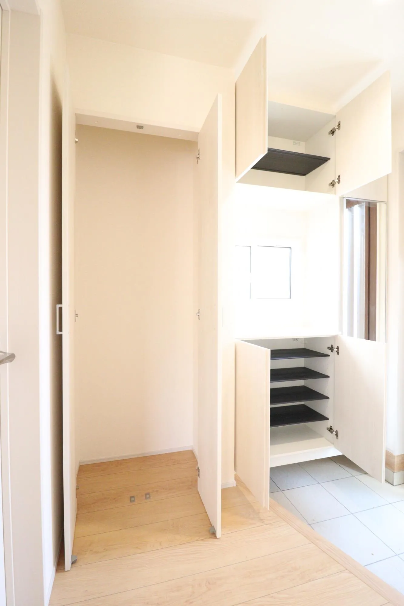 【11号棟】シューズボックス内、1階廊下収納