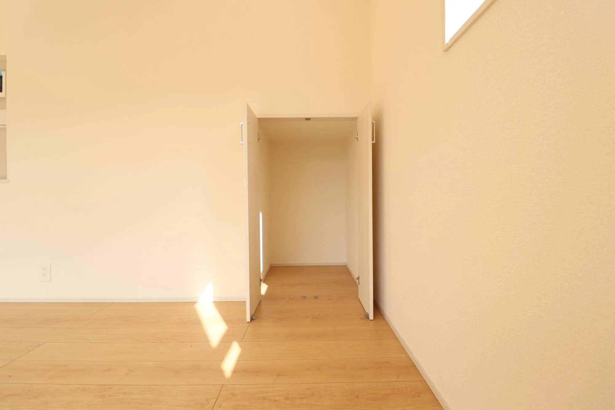 【11号棟】リビング収納