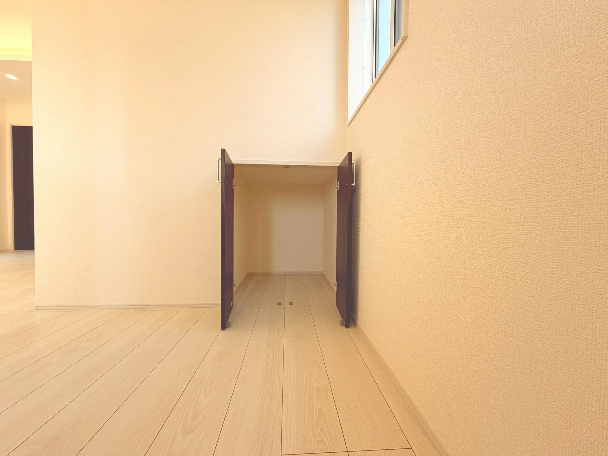 【13号棟】キッチン横収納