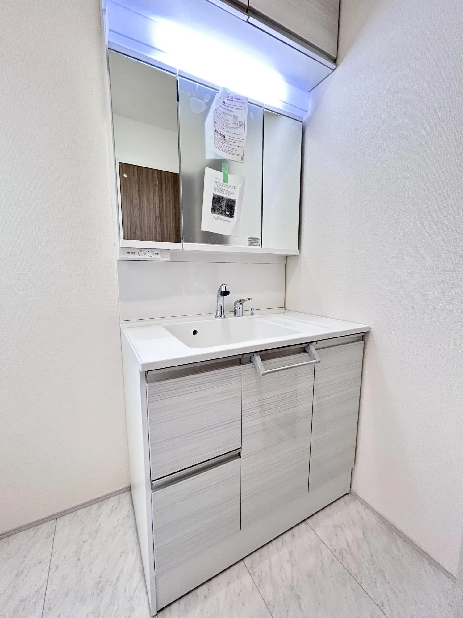 【1号棟洗面台】