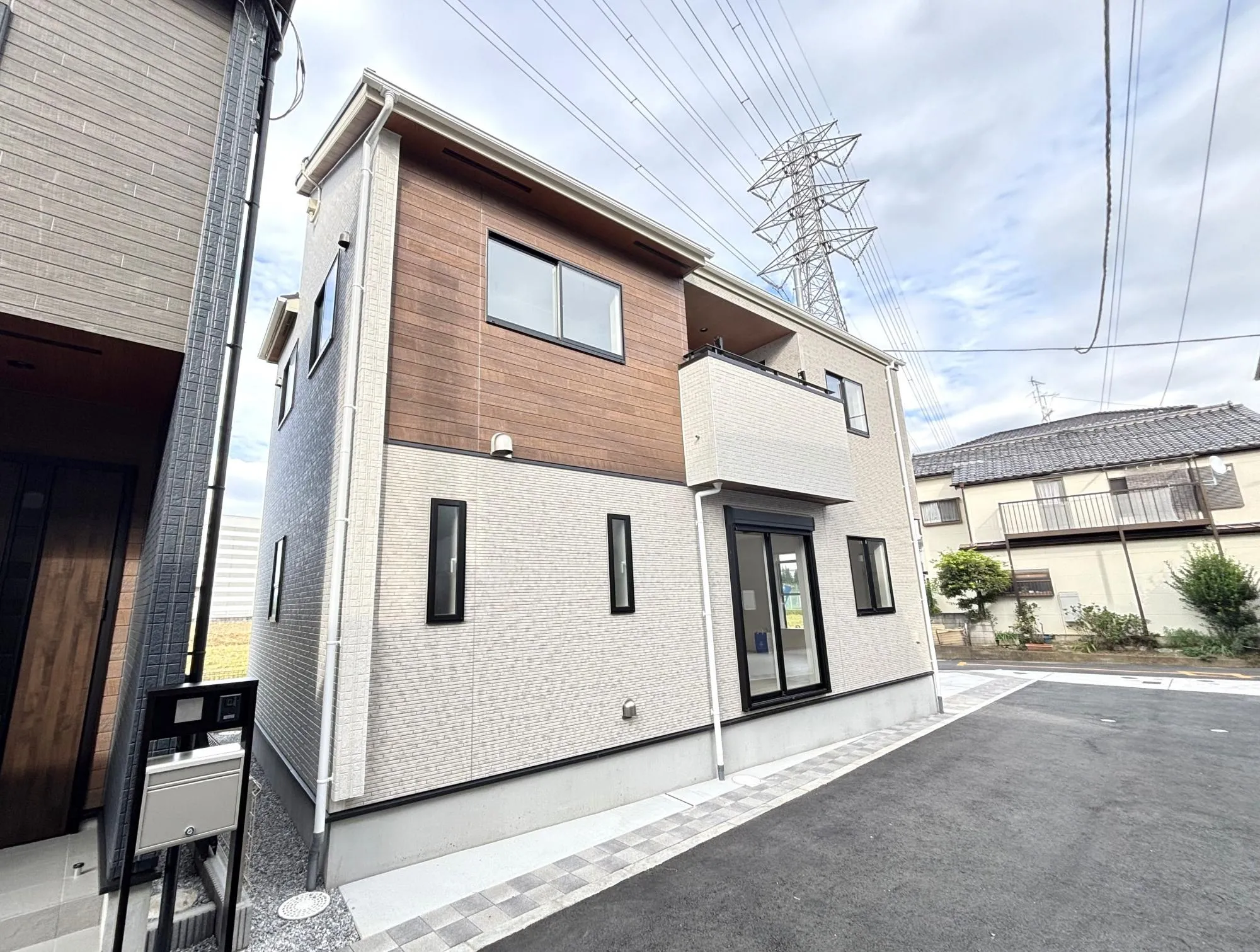 【1号棟外観②】