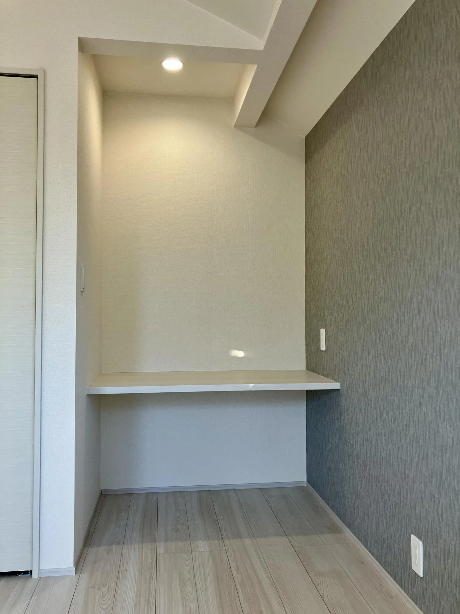 【2階 洋室(8.75帖) カウンター】