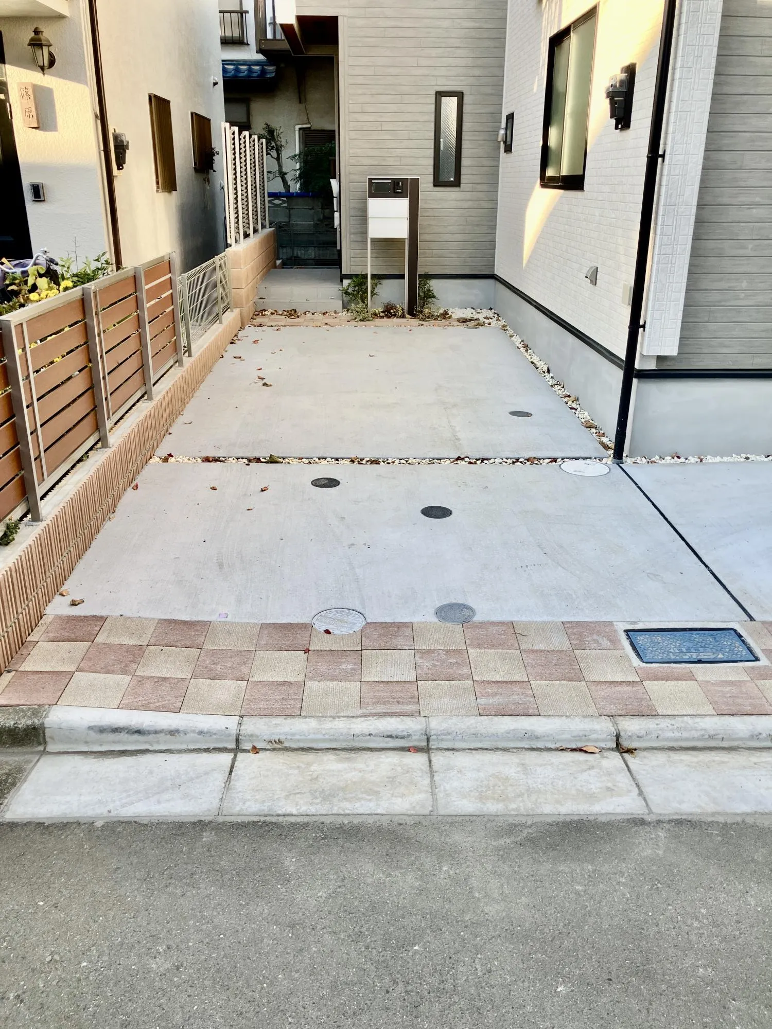 【外観 駐車場】