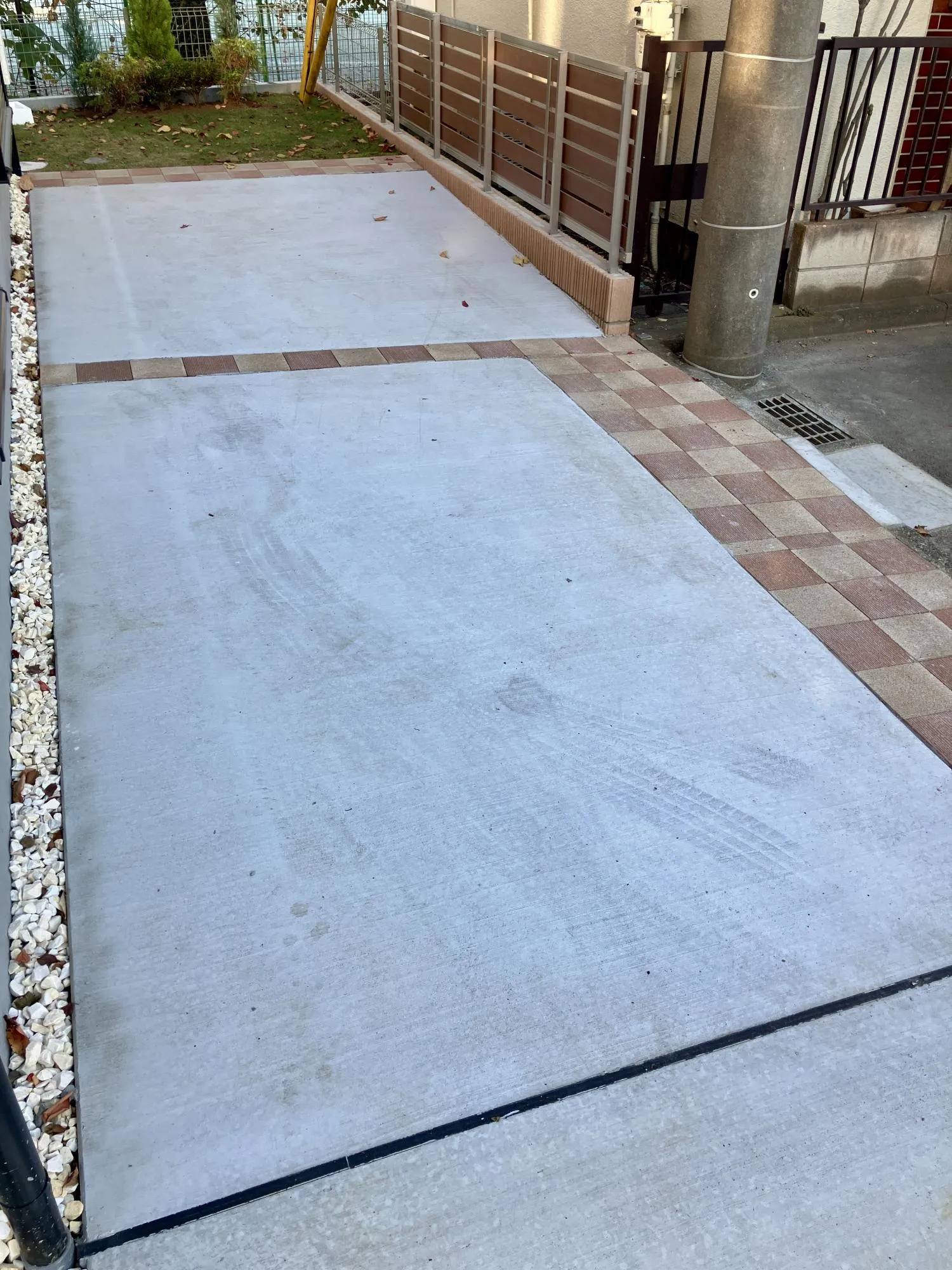 【外観 駐車場】