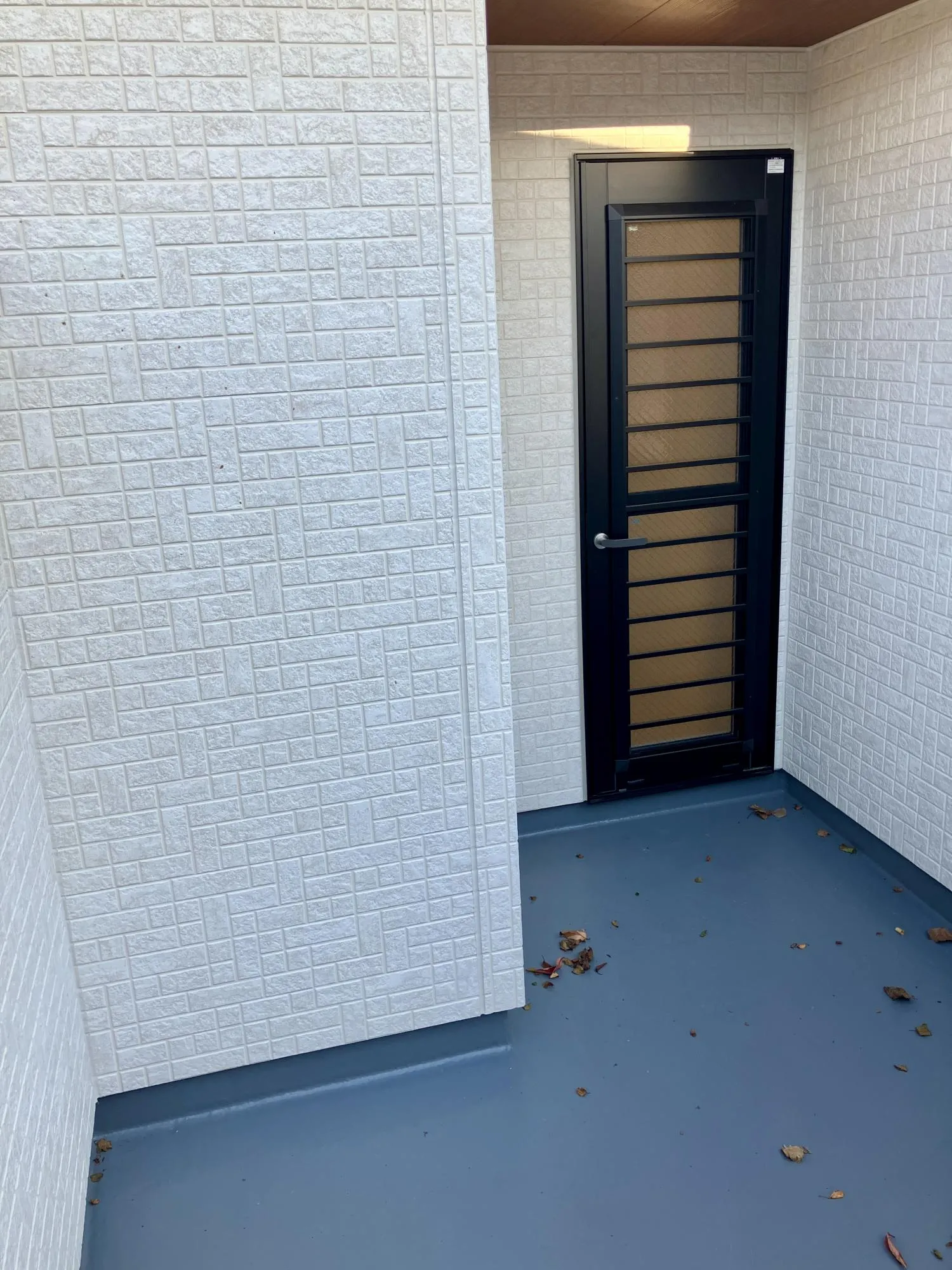 【外観 2階 バルコニー出入口】