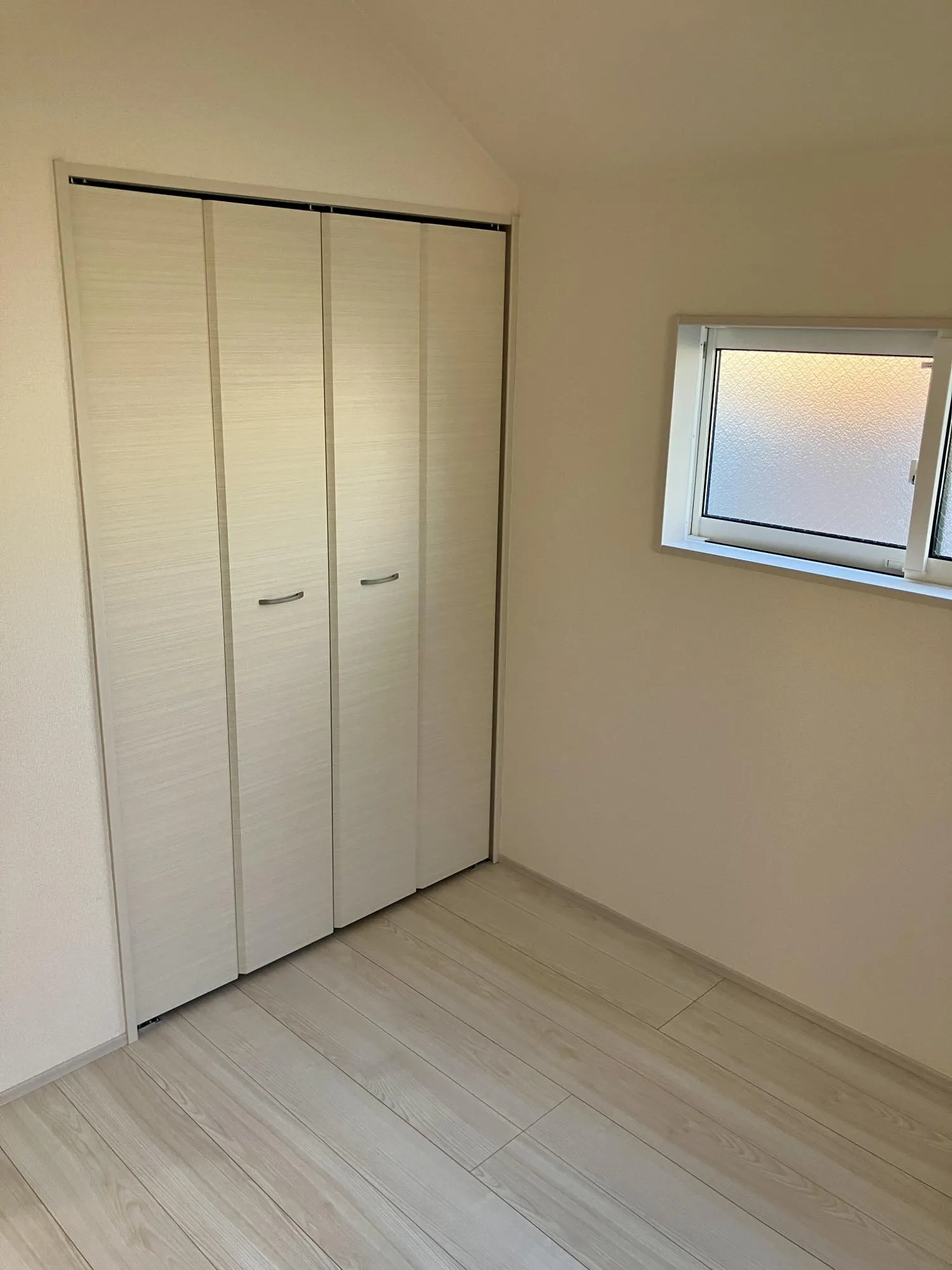 【2階 洋室(5.25帖) 収納】