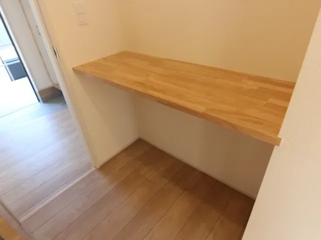 キッチン横カウンター 8号棟