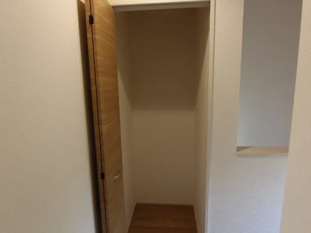 2階廊下収納 8号棟