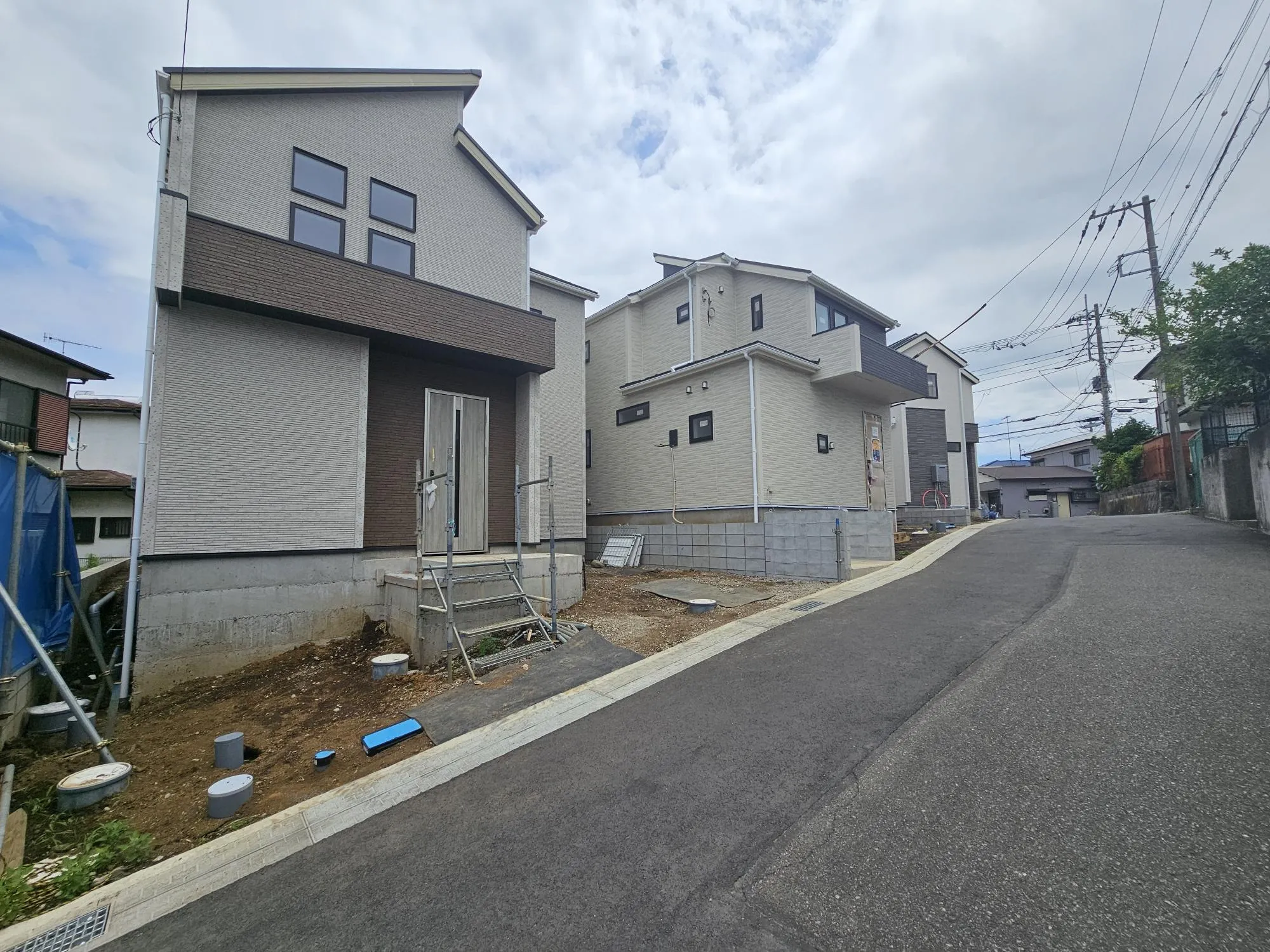 販売現地(R8.6.6)
全5棟現場の分譲地
ライフスタイルに合ったプランをお選びいただけます♪