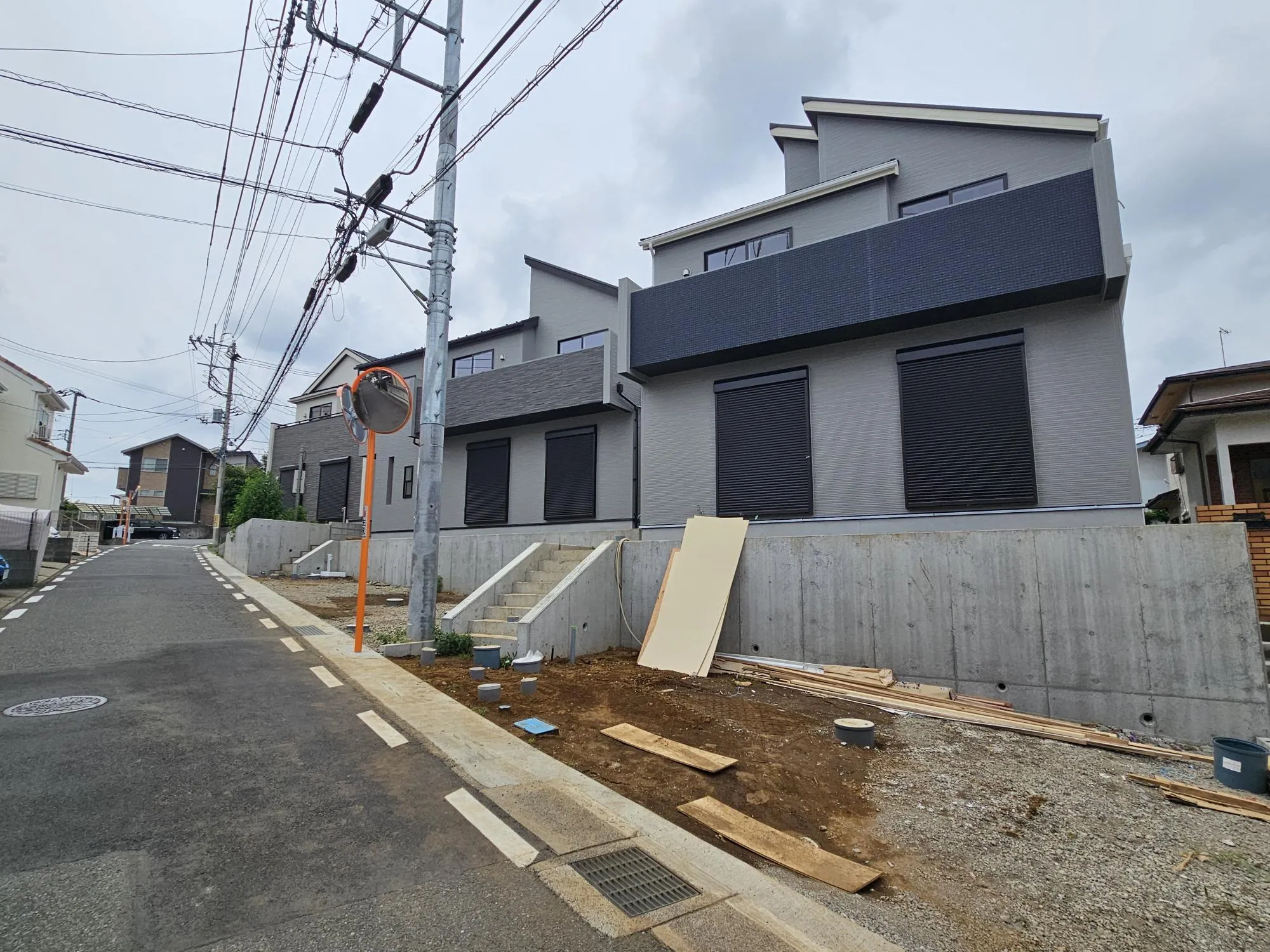 販売現地(R8.6.14)
カースペースは2台駐車可能(車種によります)