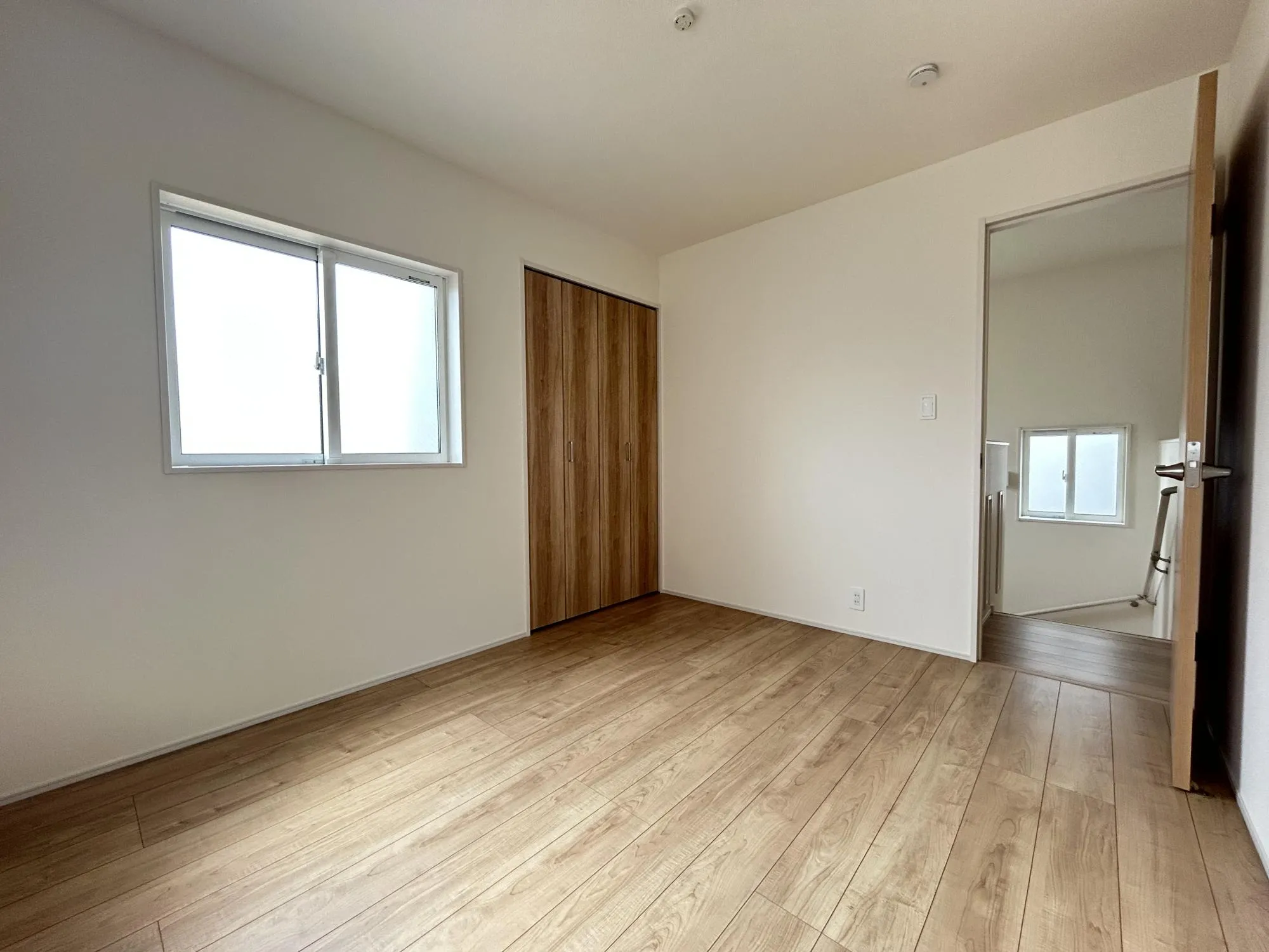 全居室収納付きなのでとても便利な仕様です♪お洋服がたくさんのご家族も安心です☆