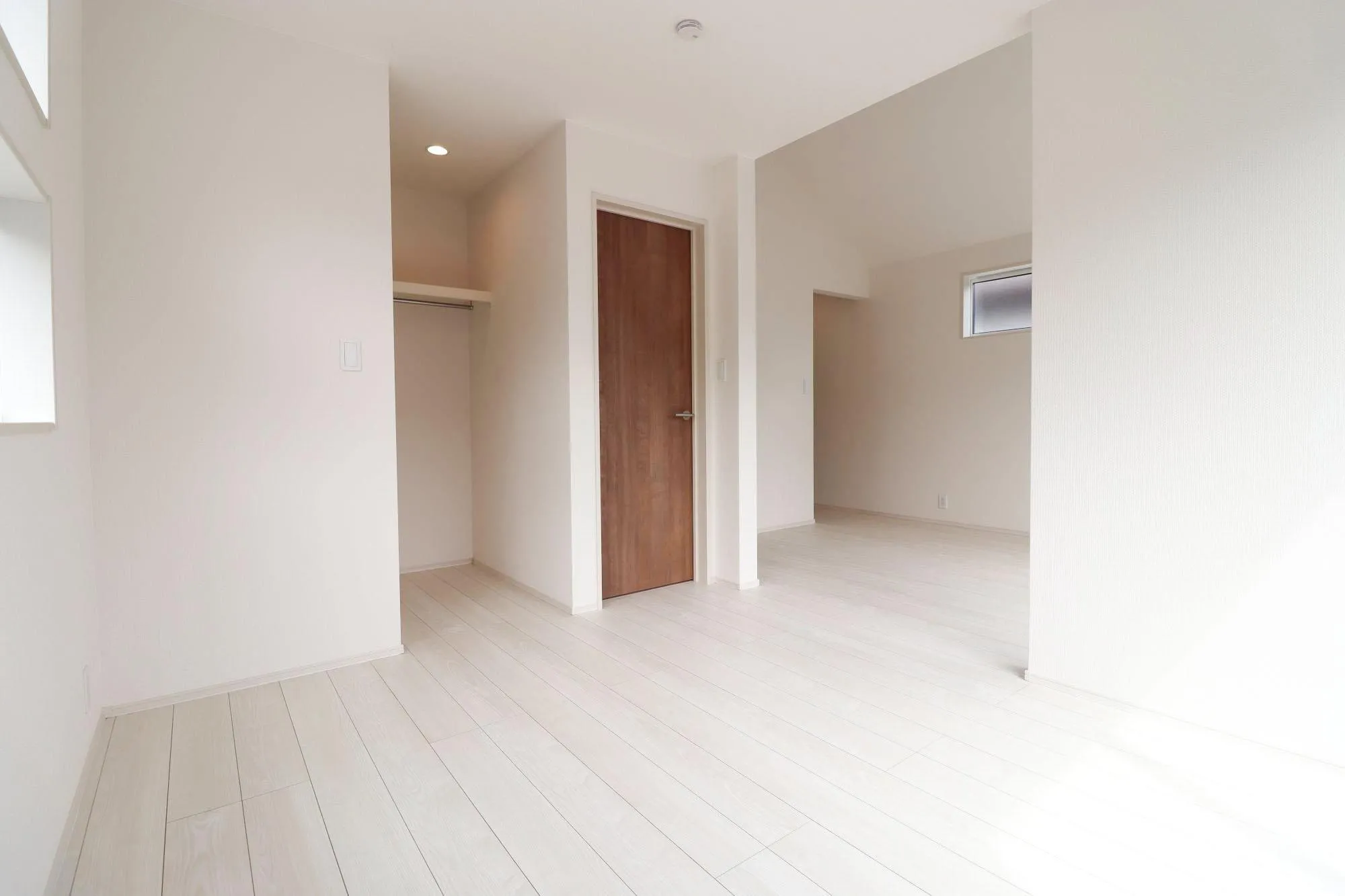 【洋室(南側、11.25帖)】