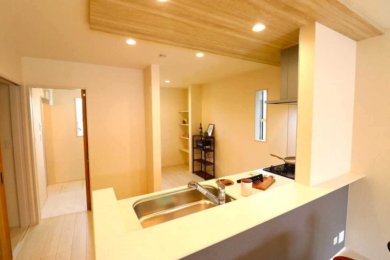 【2号棟キッチン+パントリー】