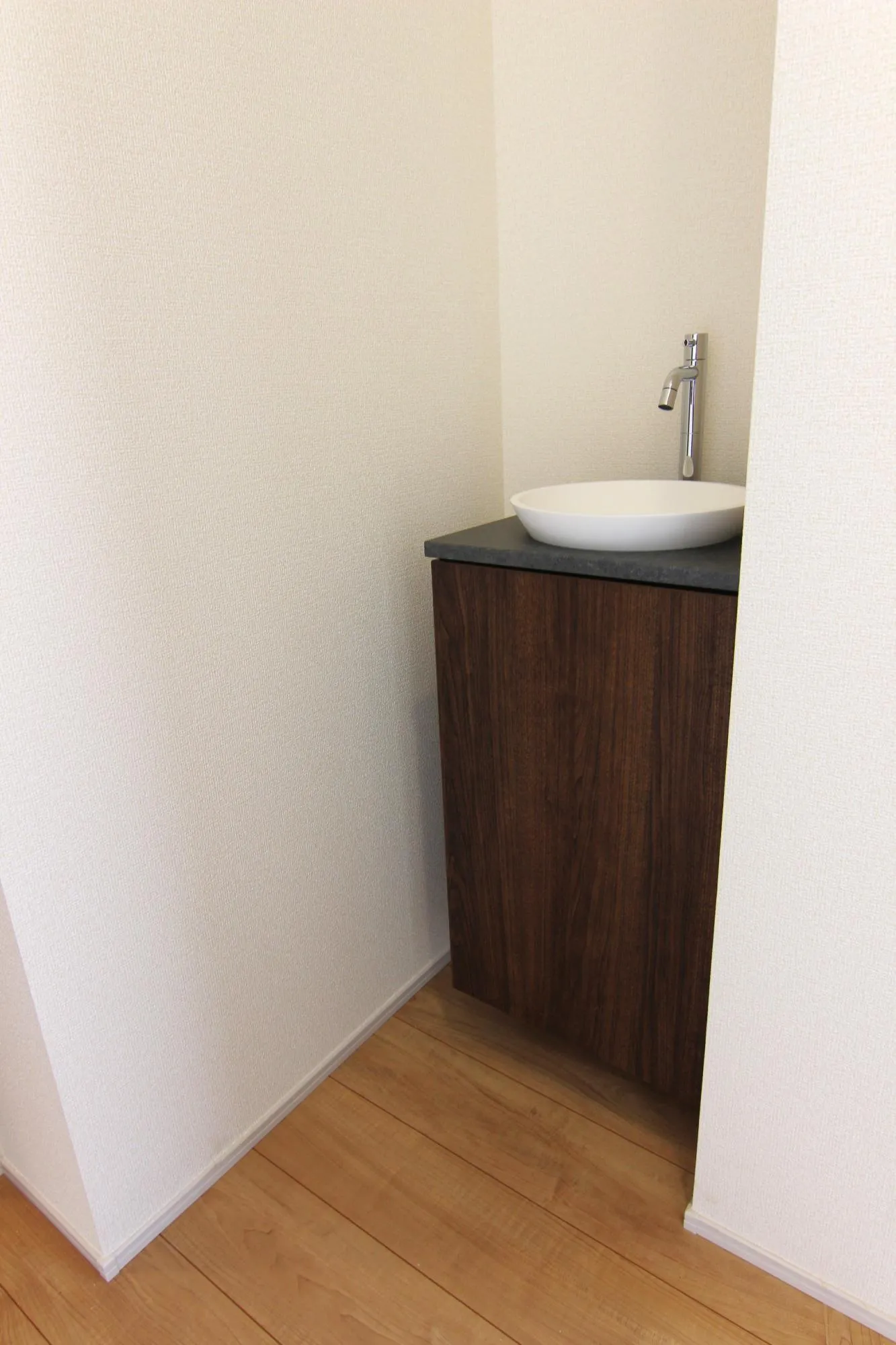 玄関内に手洗い器があるのでササッとお子様の手が洗えるので衛生的。