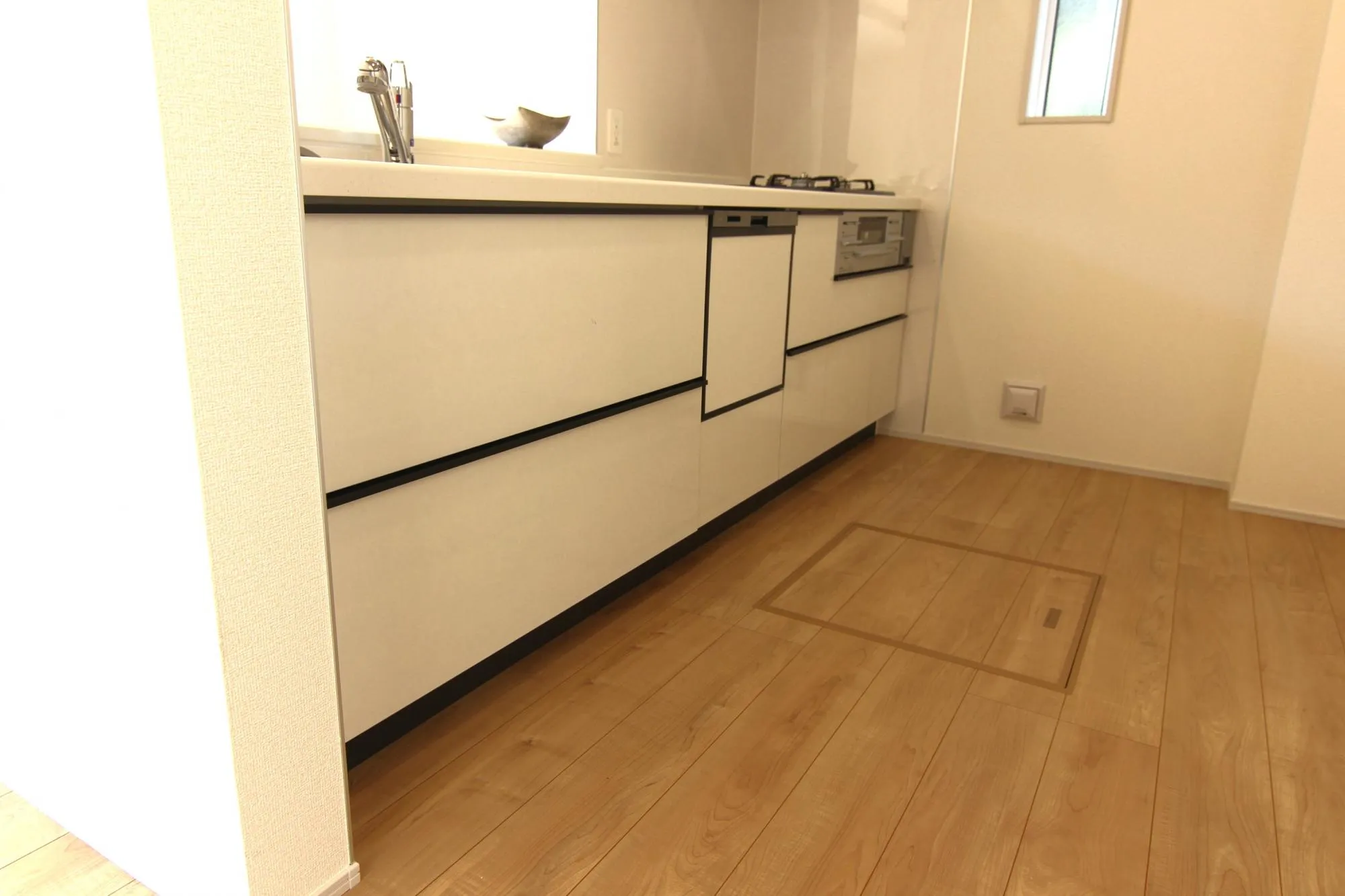 シンク下の収納も充実&広々シンクが嬉しいシステムキッチン