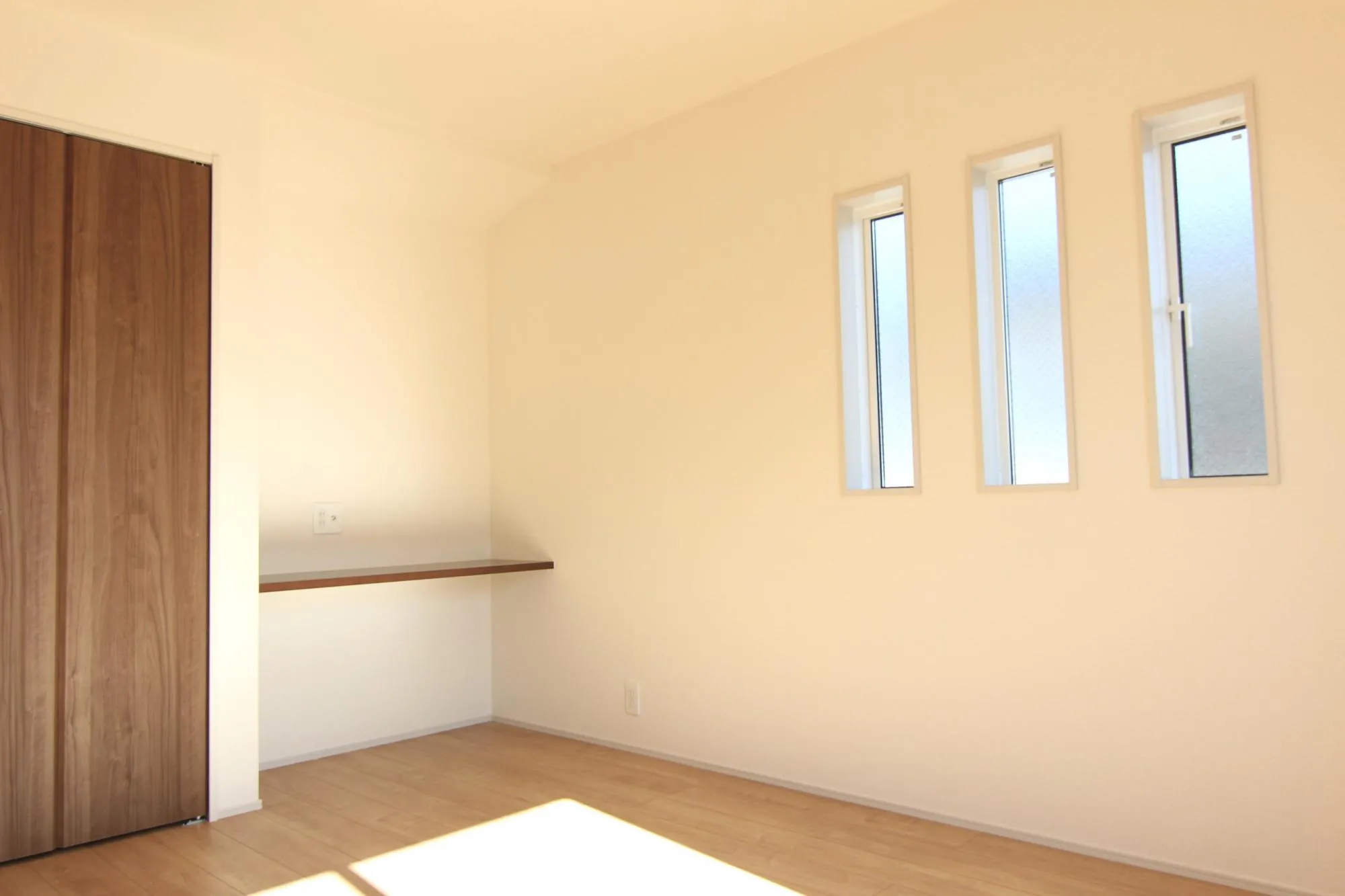 室内にカウンターが付いた洋室A