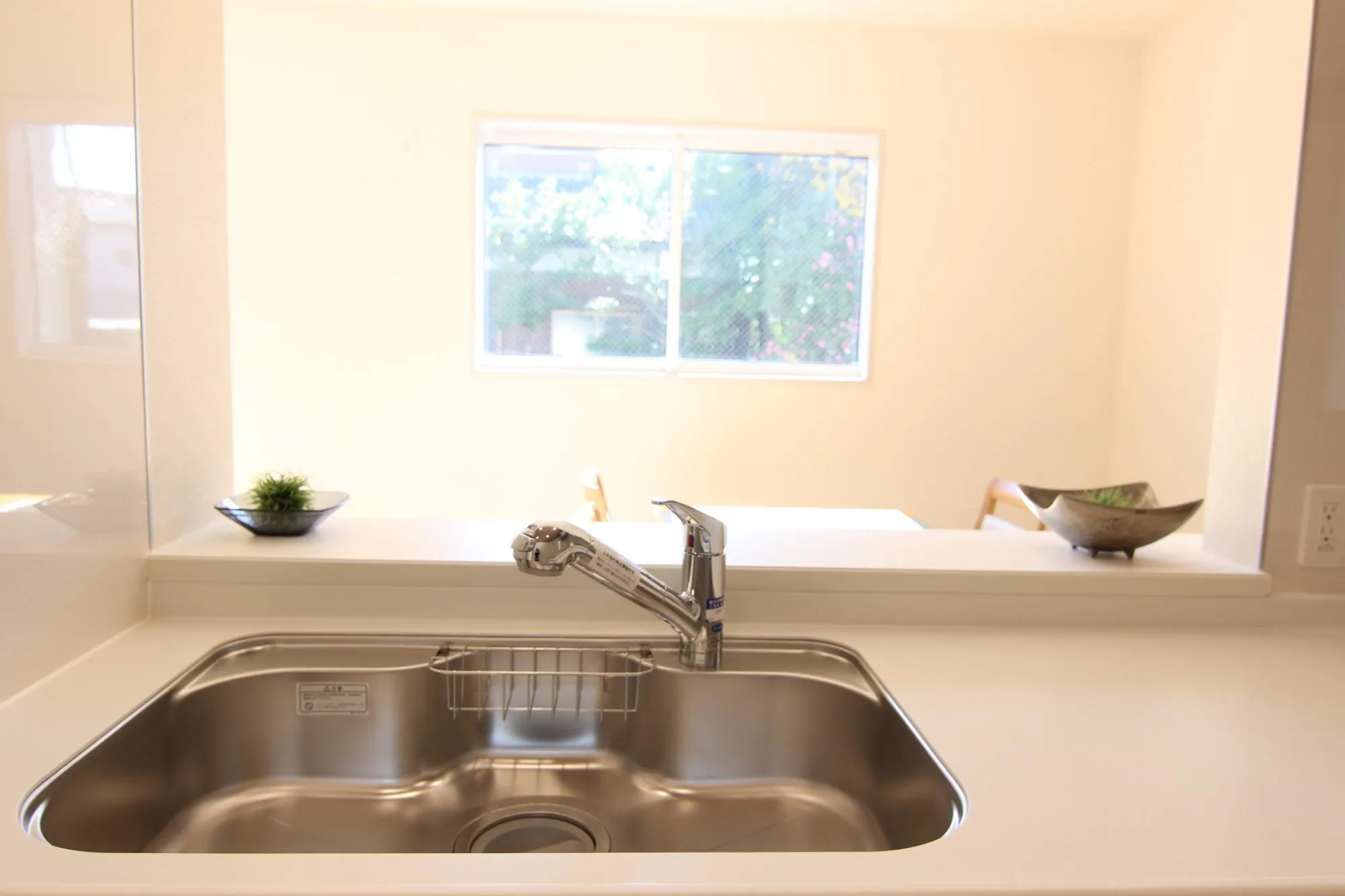 キッチンの目の前はダイニングスペースなので配膳に便利!