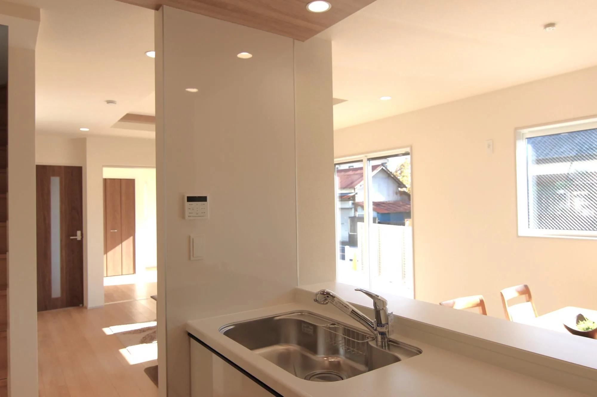 フルオープンキッチンなので、小さなお子様がいながらの料理でも常に様子を見て居られて安心!