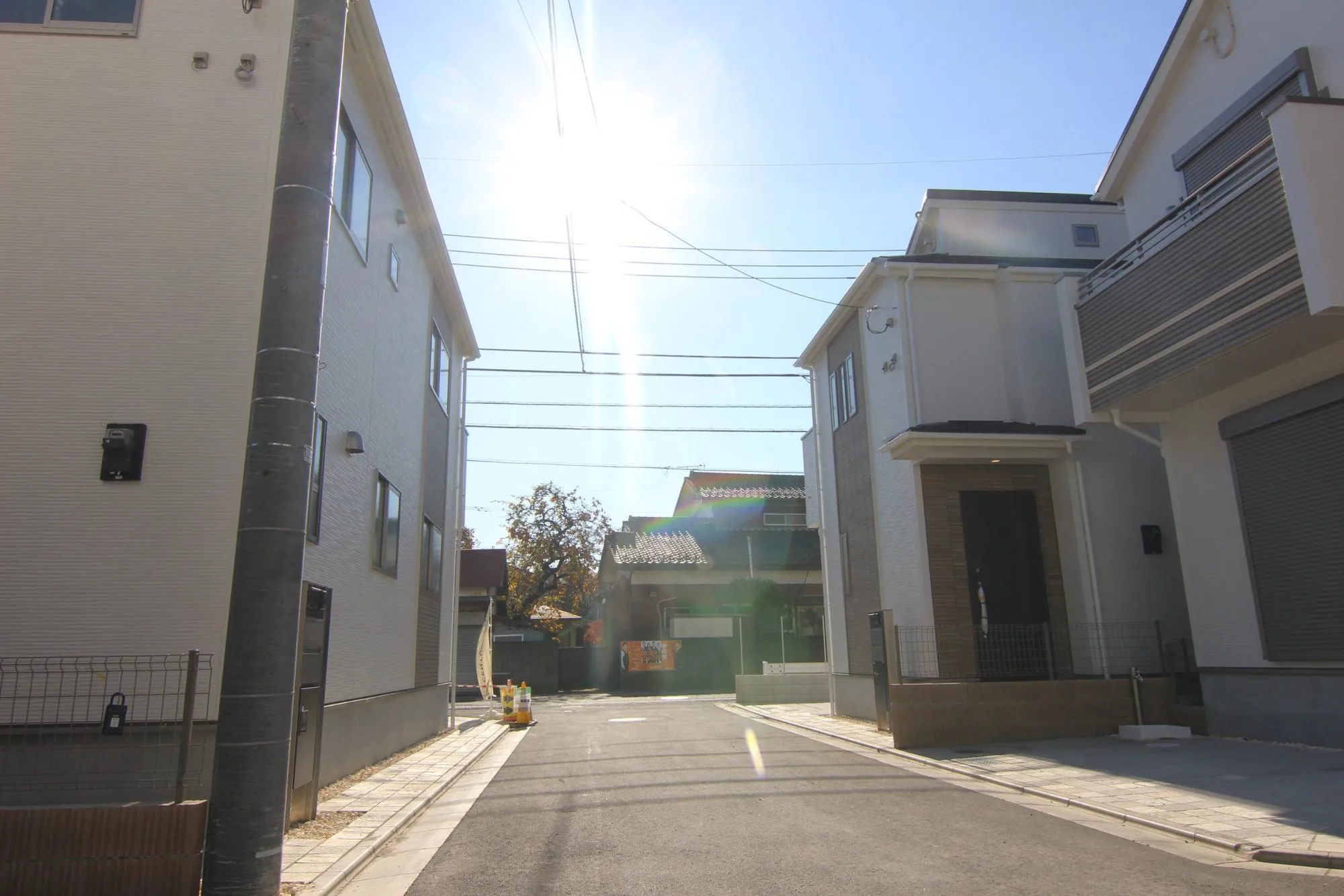 前面道路は新設の開発道路です。