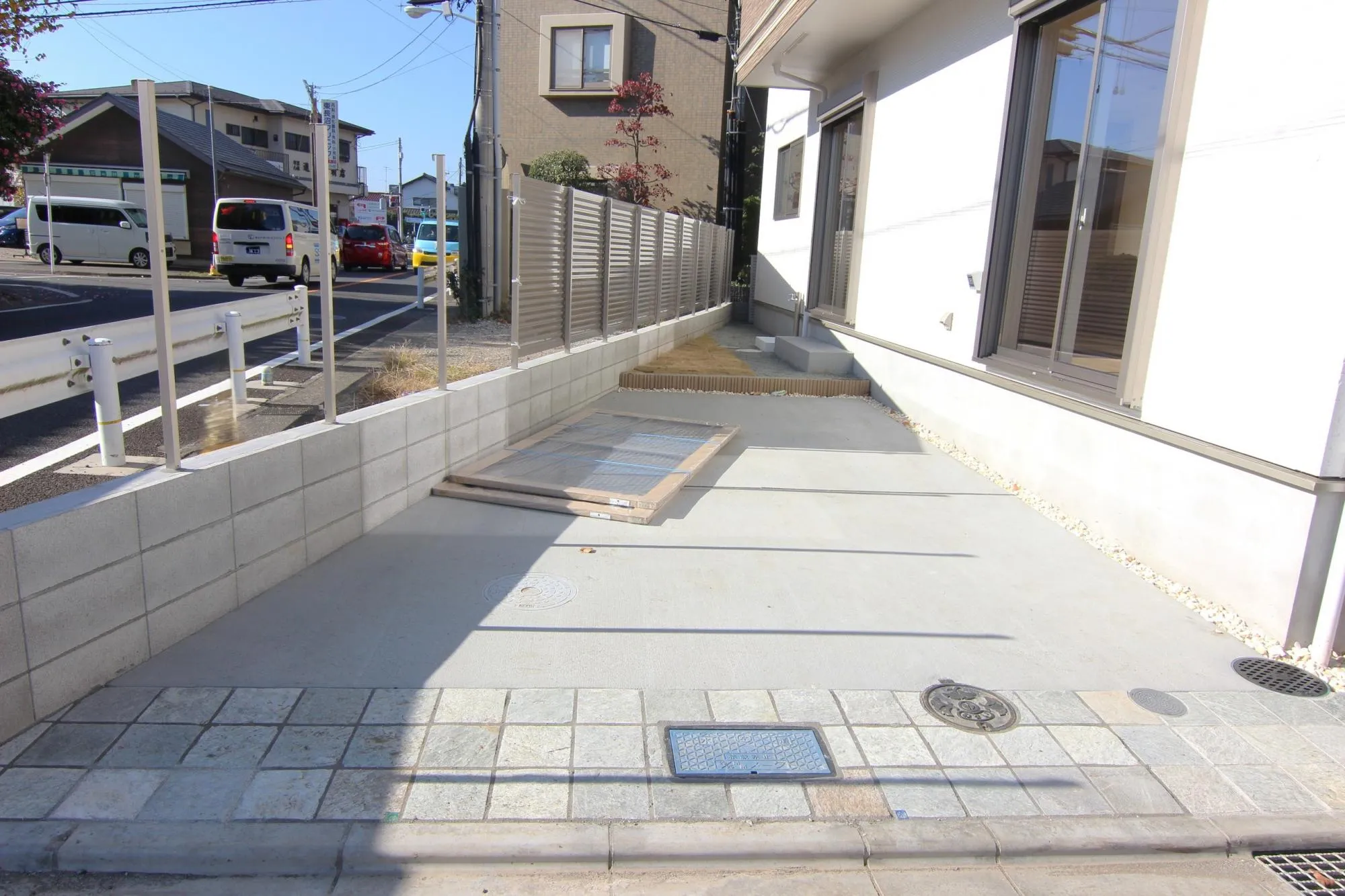 駐車場もゆったり確保&庭も広々しており、ゆったりした暮らしが叶います。