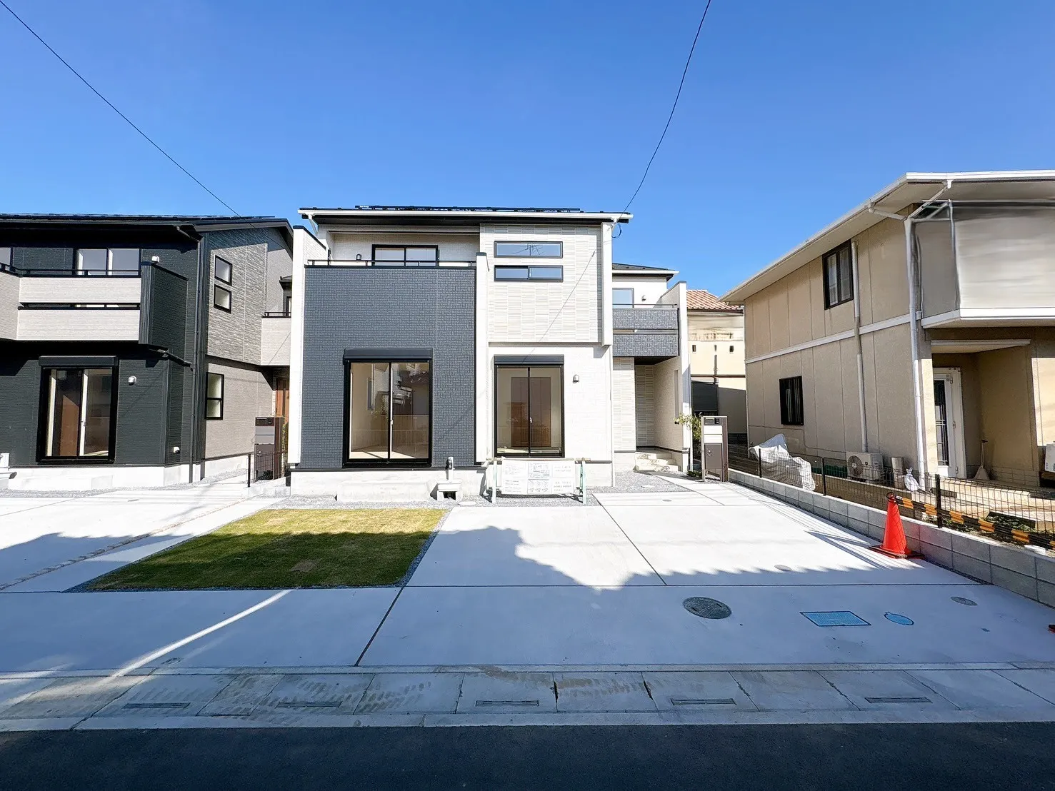 【販売現地】太陽光パネル標準装備♪