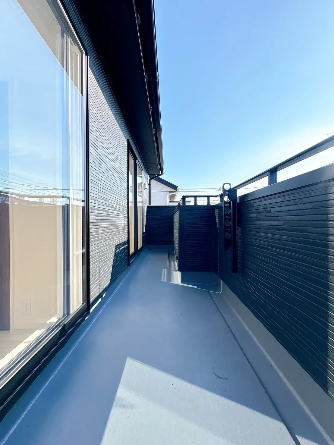 【バルコニー】便利で広々としたバルコニー日当たり良好です♪