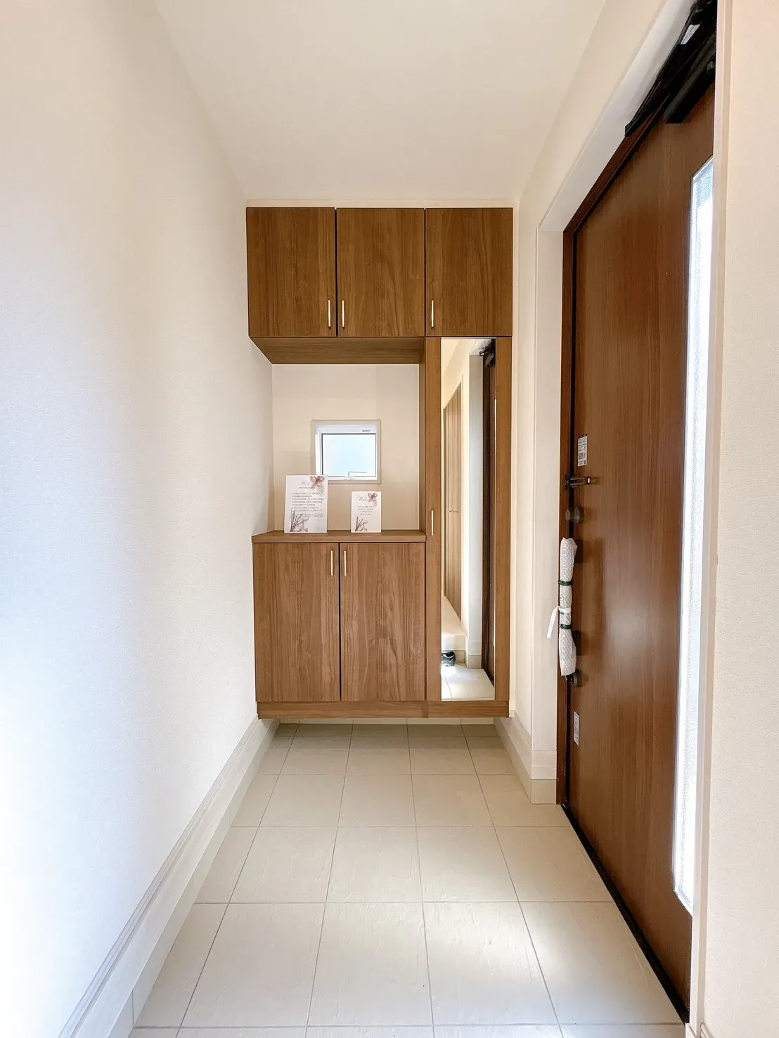 【玄関収納】大きな鏡付で、お出かけ前のチェックにも便利です♪