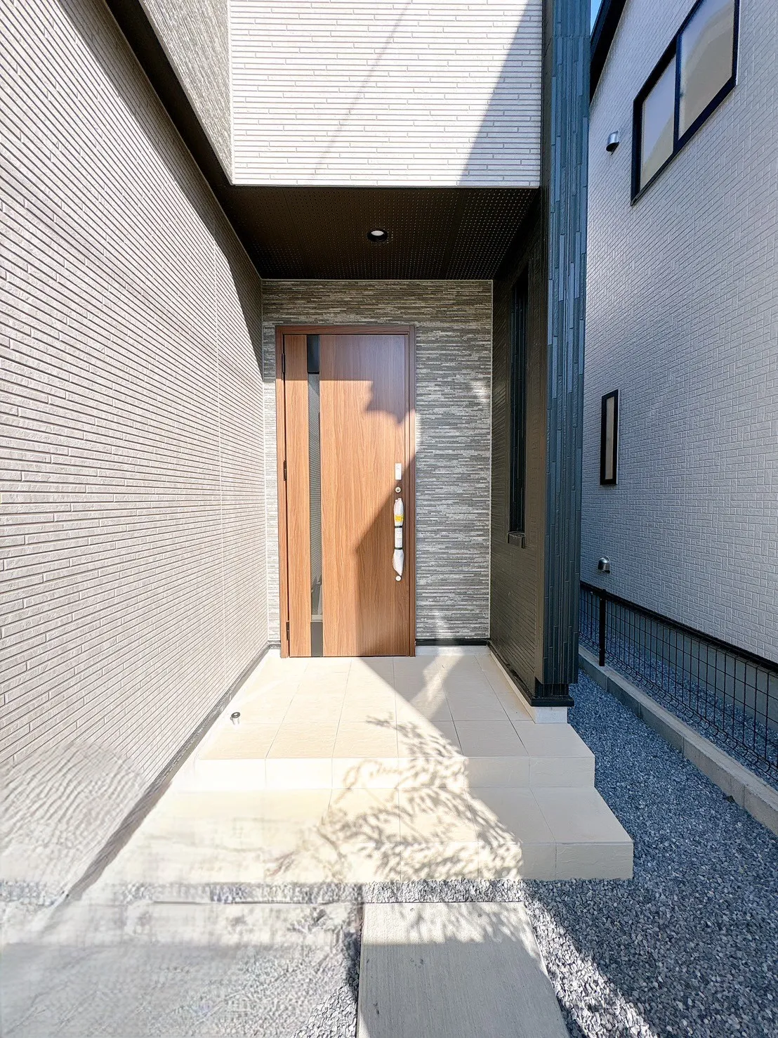 【玄関設備】らくらく施解錠のスマートキーです♪