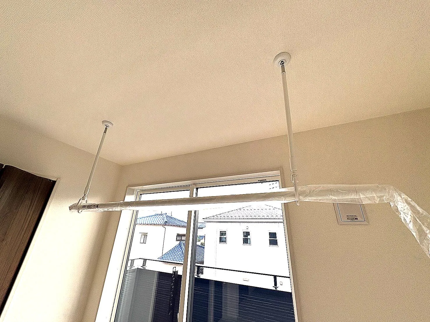 【室内物干】雨の日も安心♪お好みの高さに調節可能です♪