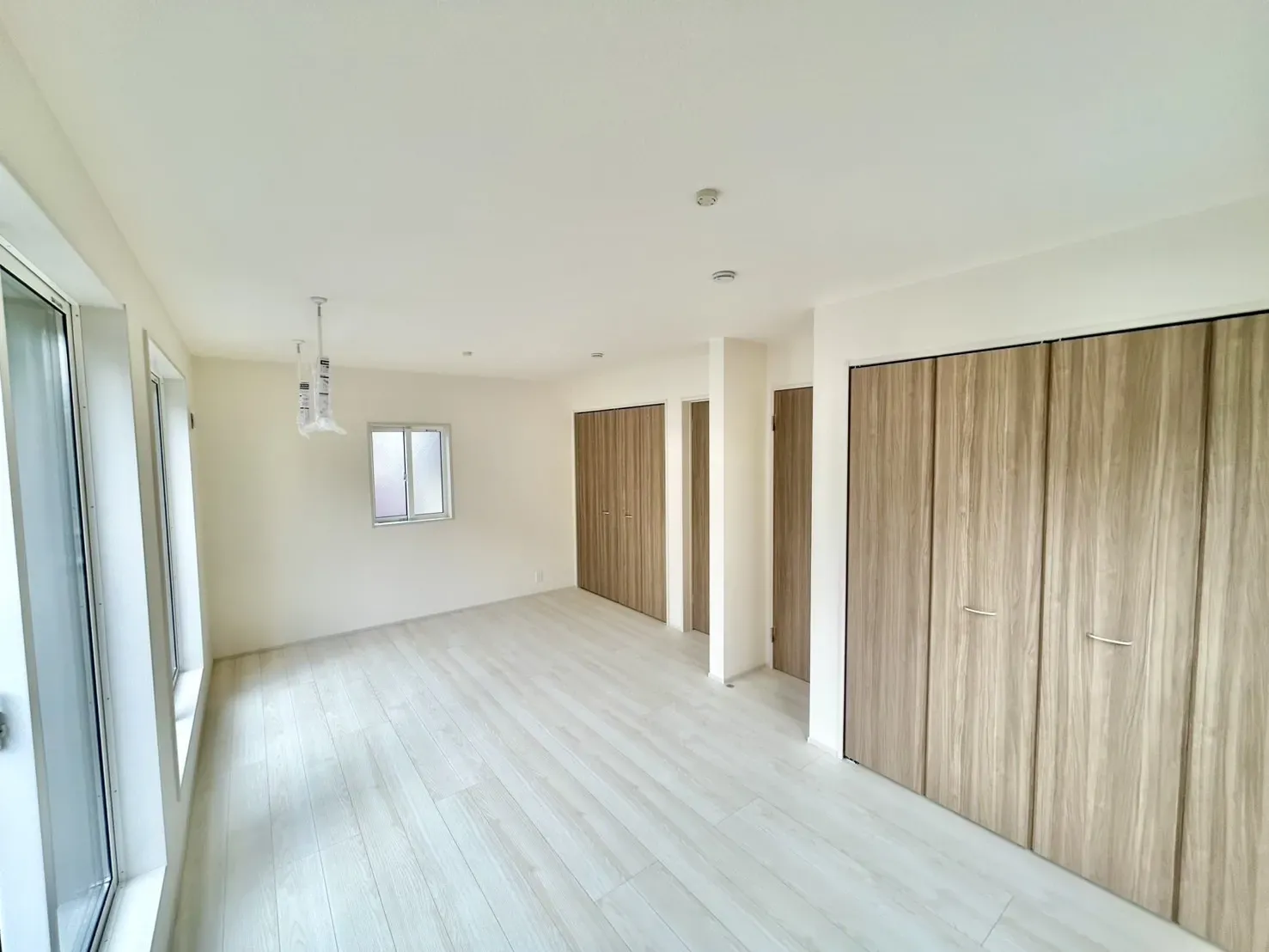 【洋室5.625帖+4.96帖】