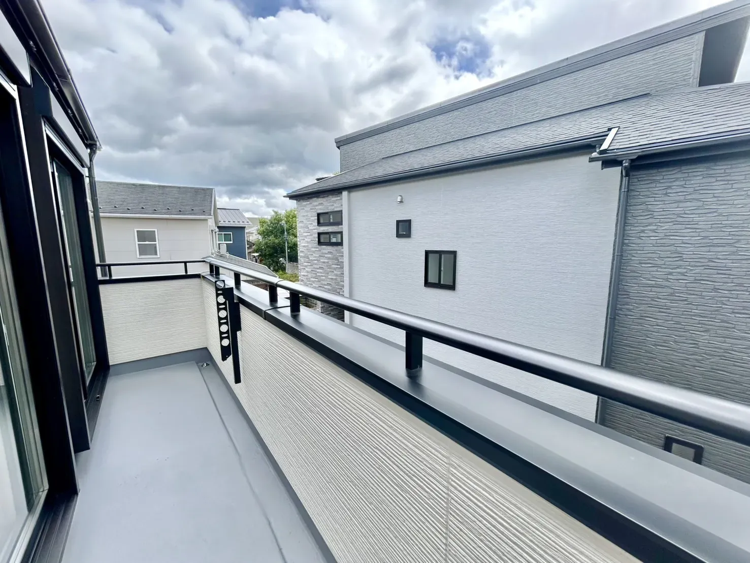 【バルコニー】