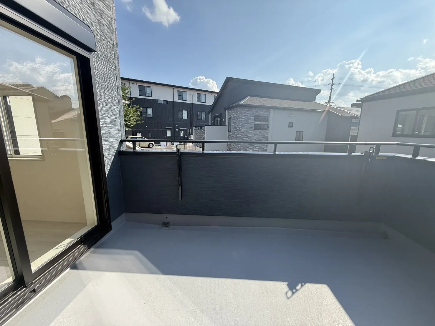 【バルコニー】
日当たりがよく広々としたバルコニー