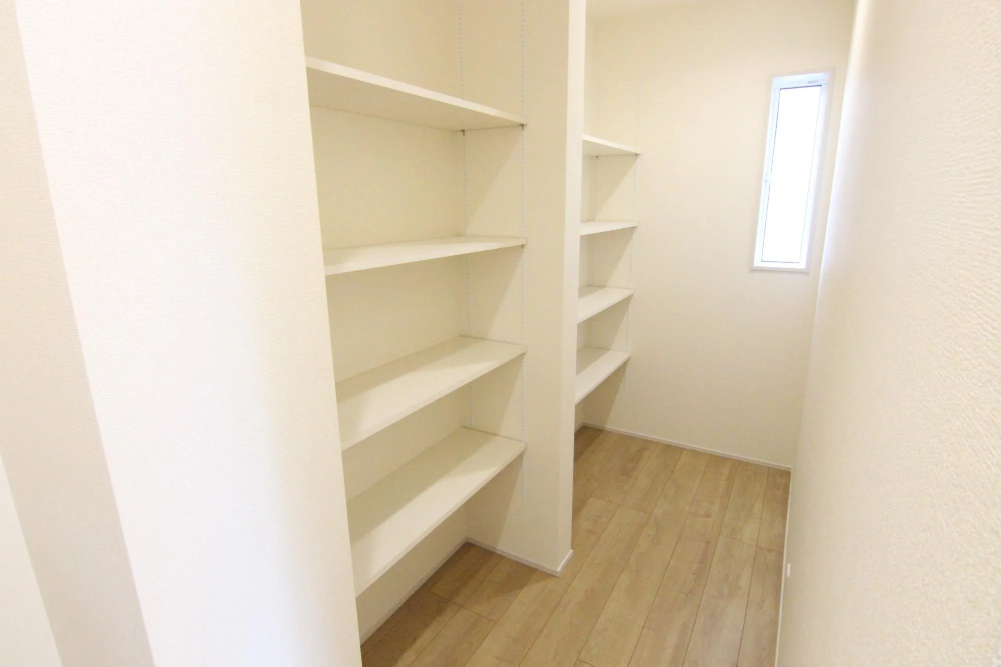 2号棟キッチン内パントリー