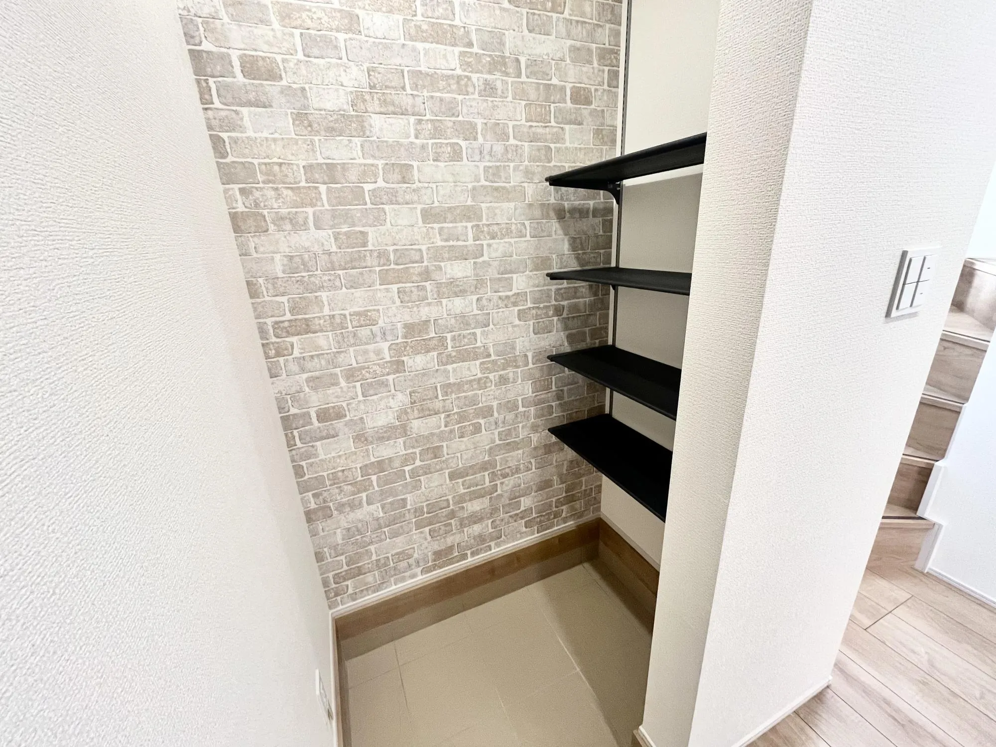 多様な用途の土間収納【5号棟】