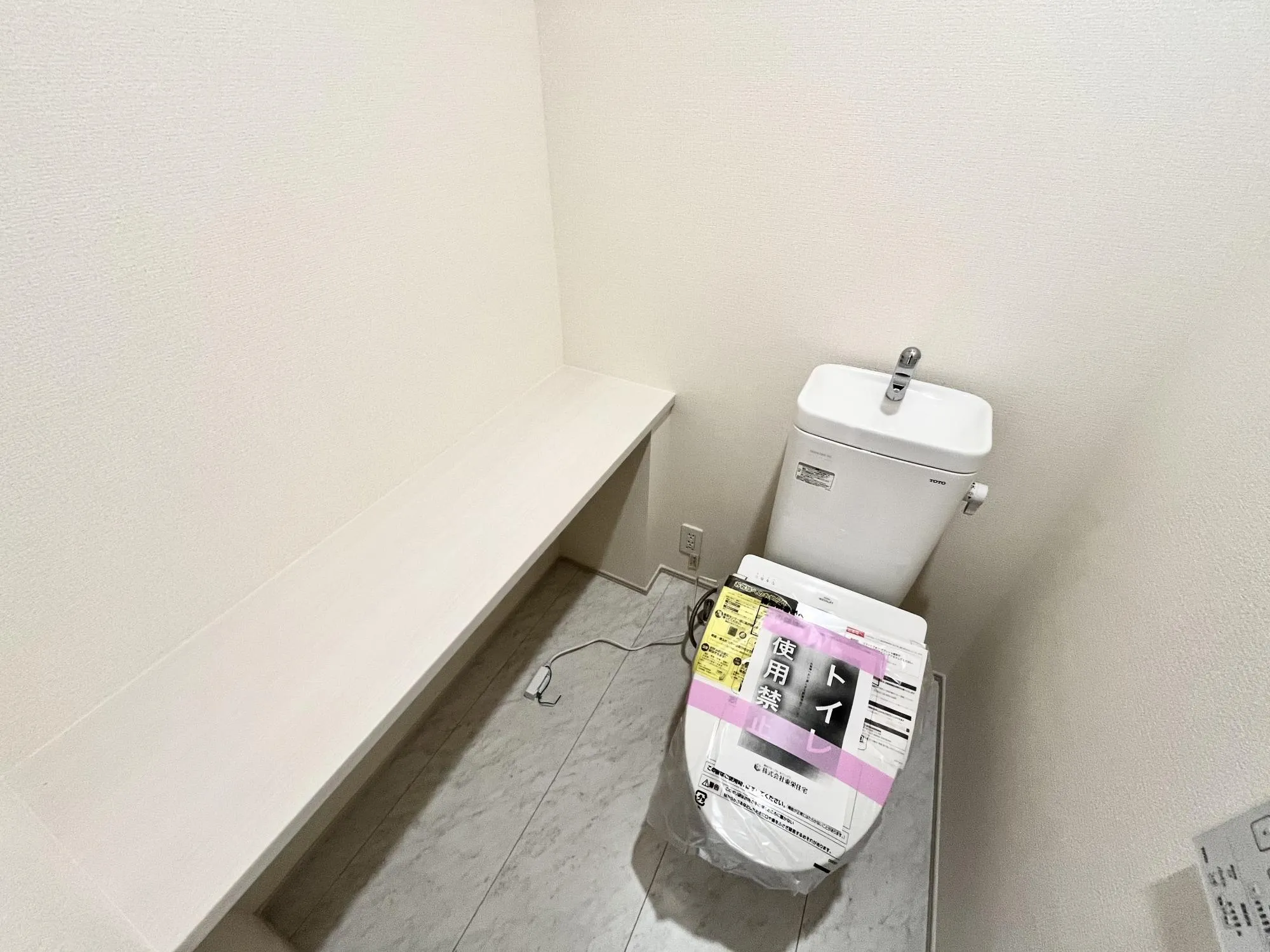 嬉しいカウンター付トイレ(2F)【5号棟】