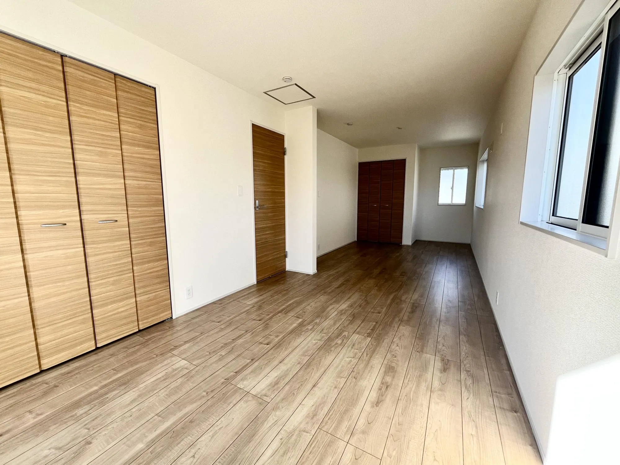 将来2部屋にする事も想定しクローゼットを2か所設けております【5号棟】