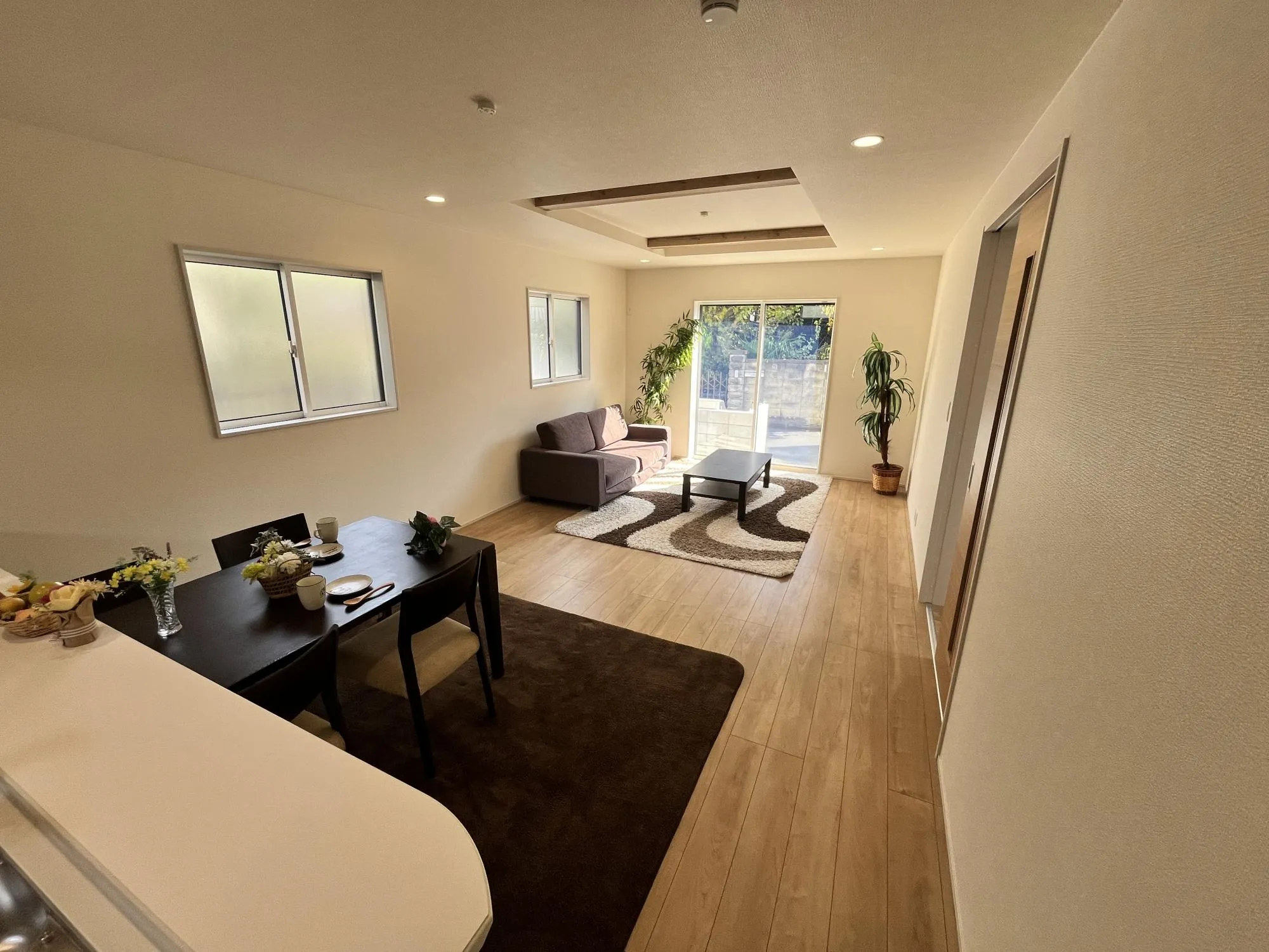 折上天井を採用し解放感溢れるリビング【5号棟】