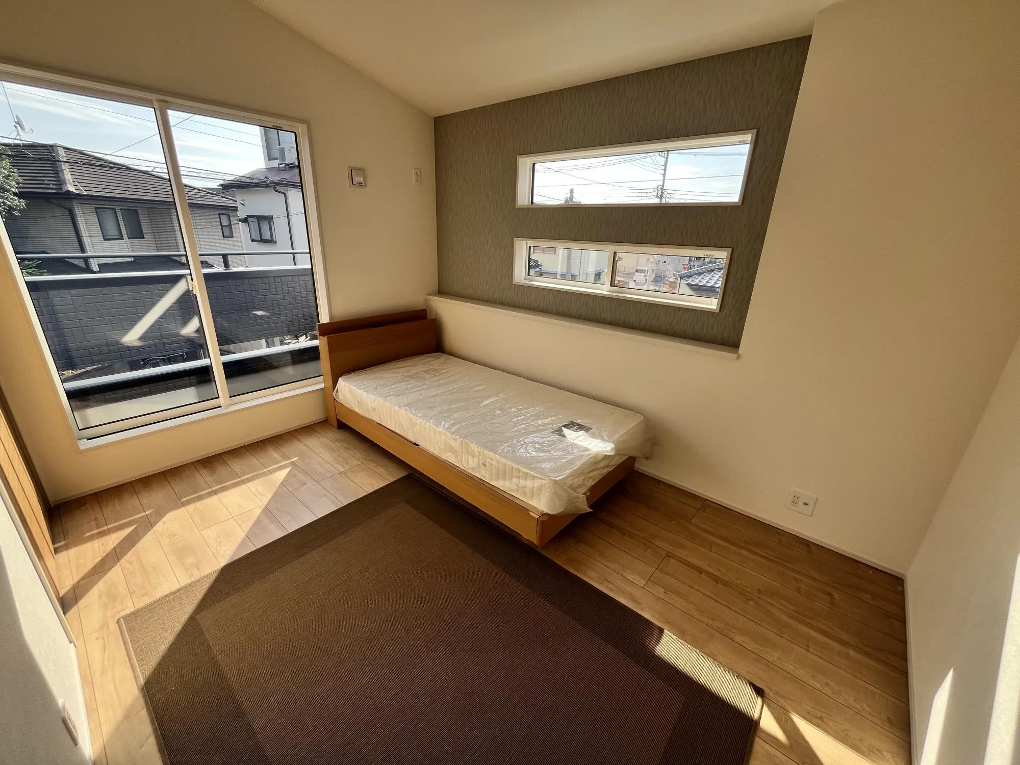 2面採光の明るい洋室【5号棟】