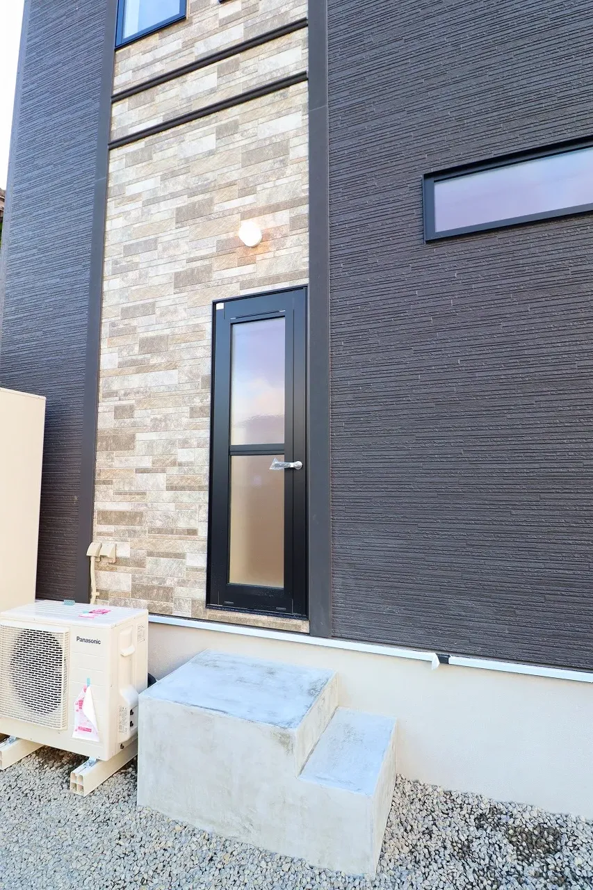 【1号棟勝手口】