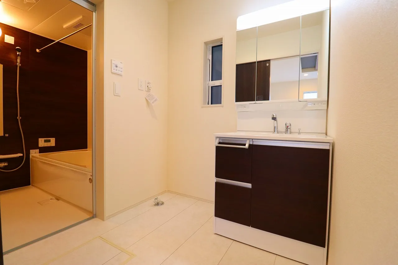 【1号棟洗面所】