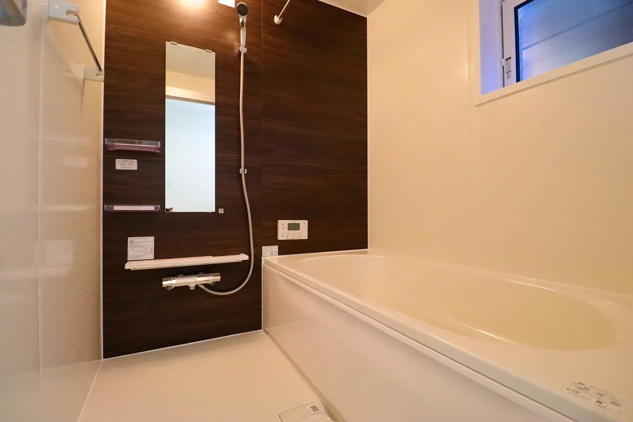 【1号棟浴室】 