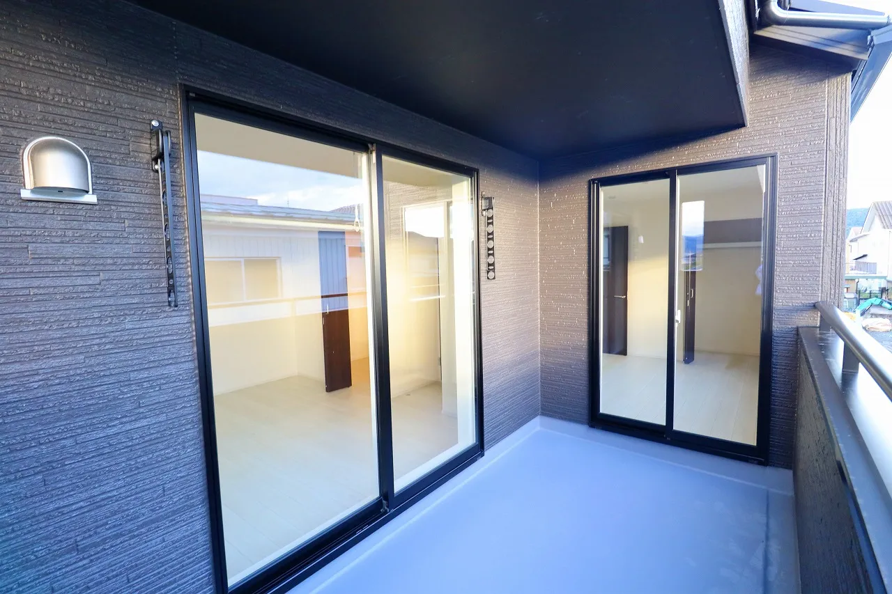 【1号棟インナーバルコニー】 