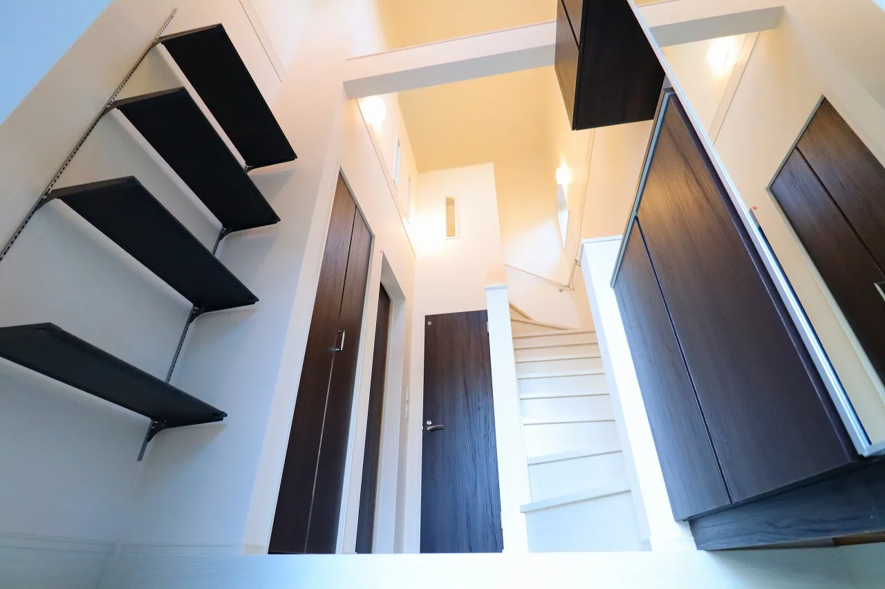 【1号棟玄関吹き抜け】