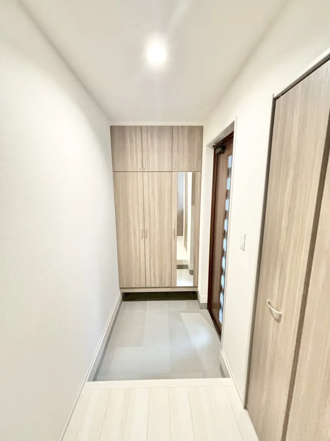 【玄関 | 6号棟】