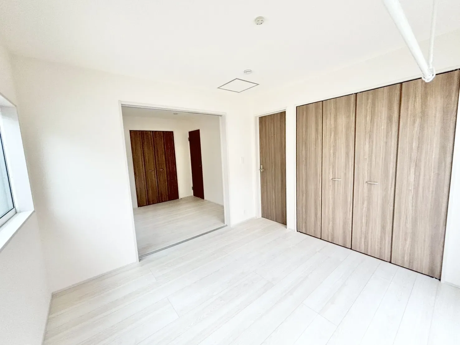 【洋室5.25帖+6.12帖 | 6号棟】