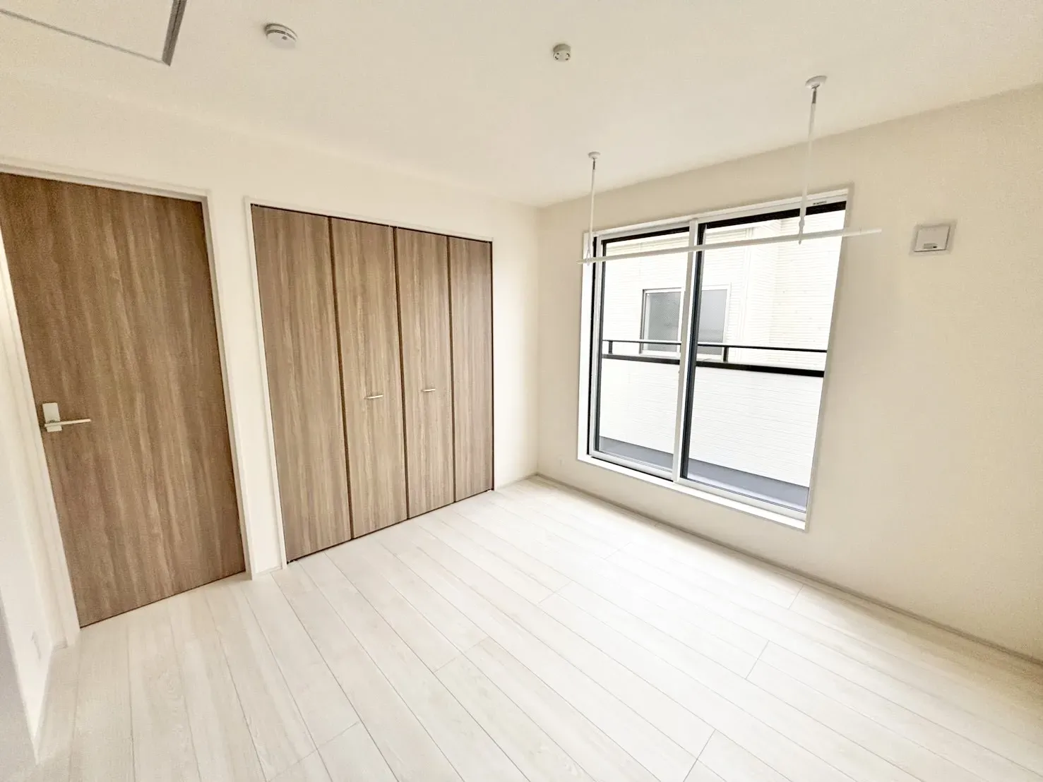 【洋室6.12帖 | 6号棟】