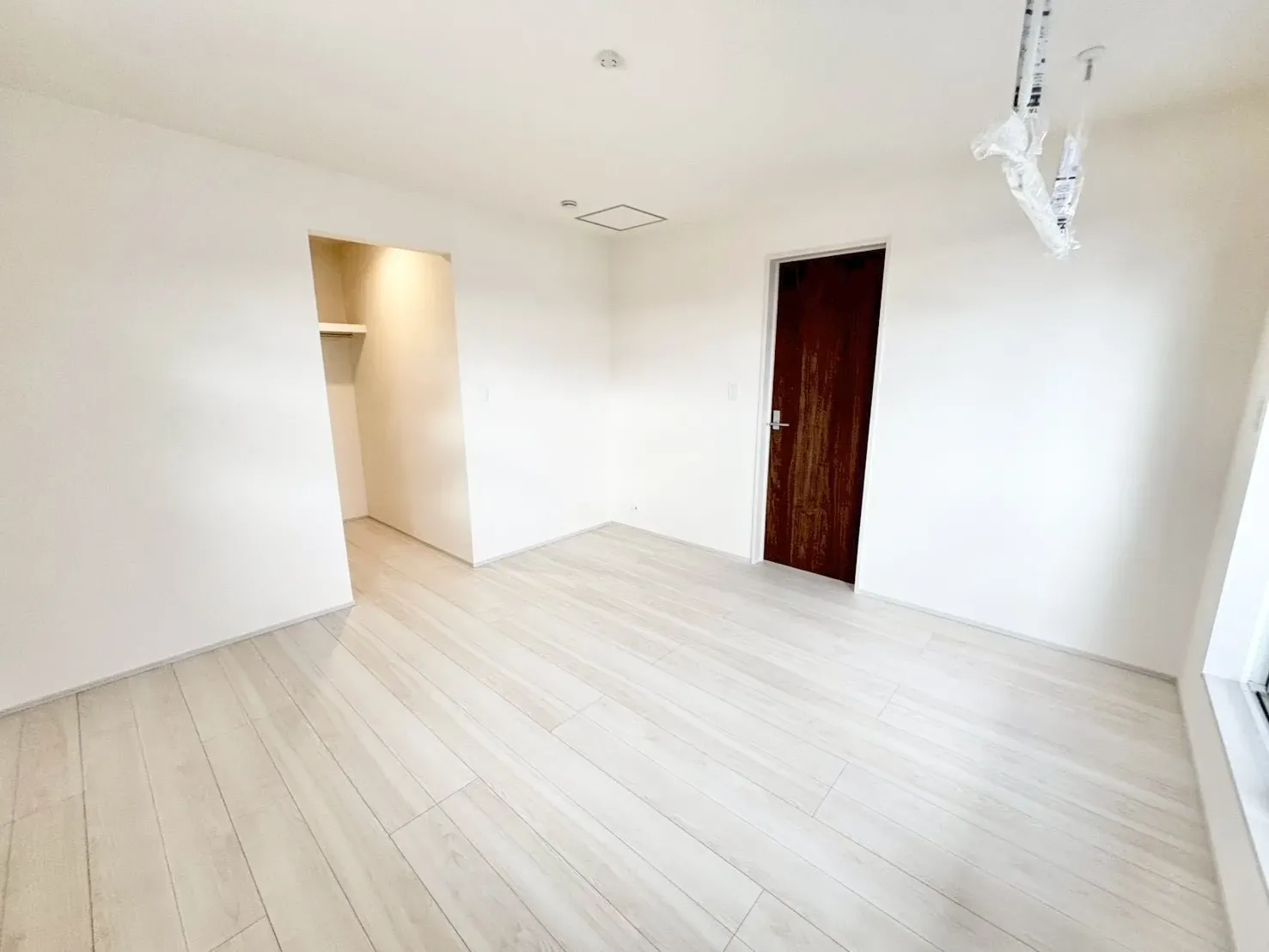 【洋室8.0帖 | 8号棟】 