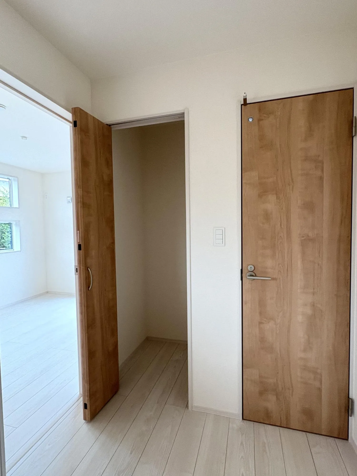 【1号棟 廊下収納】