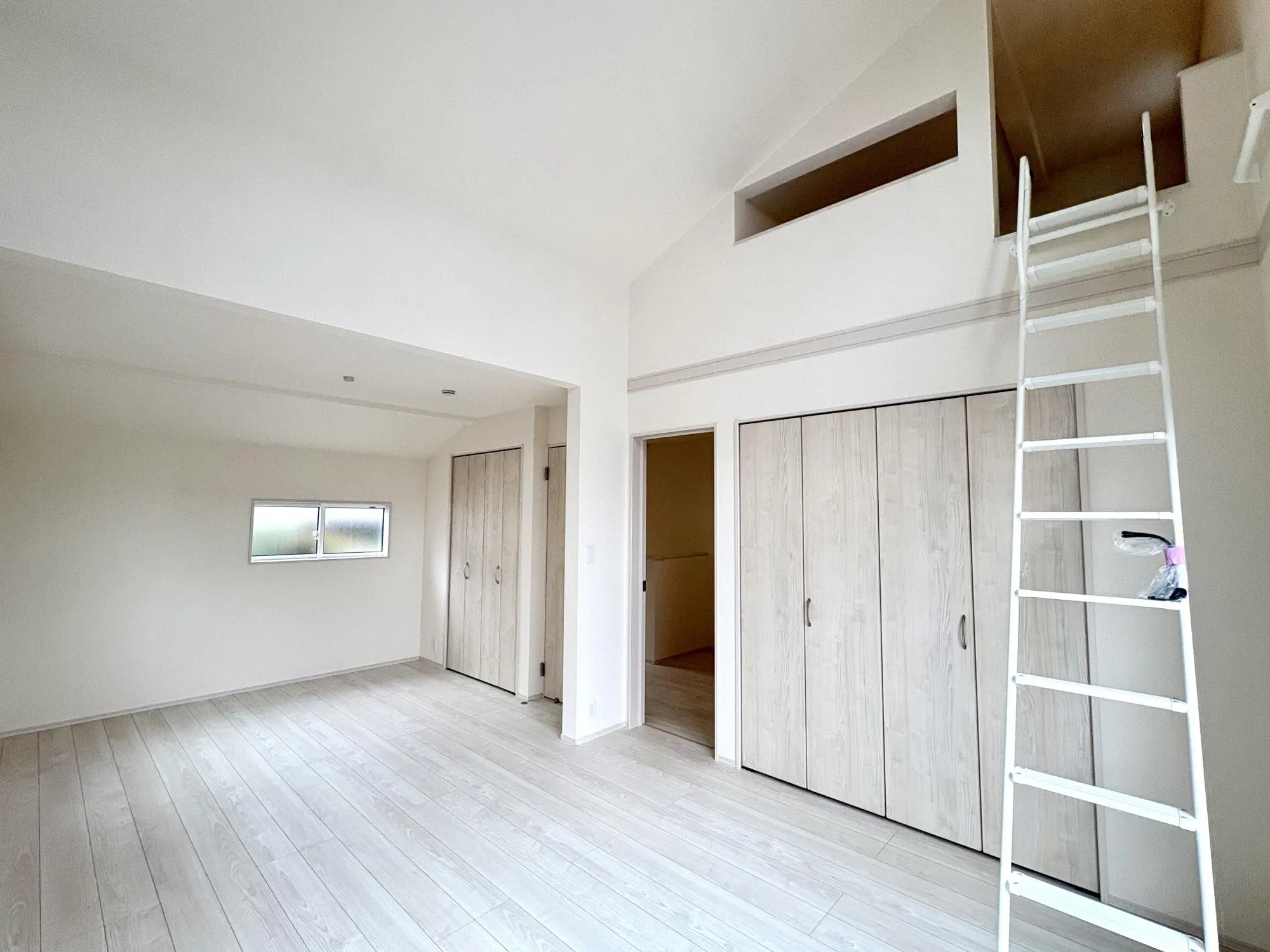 【2号棟 洋室(11.125帖)】