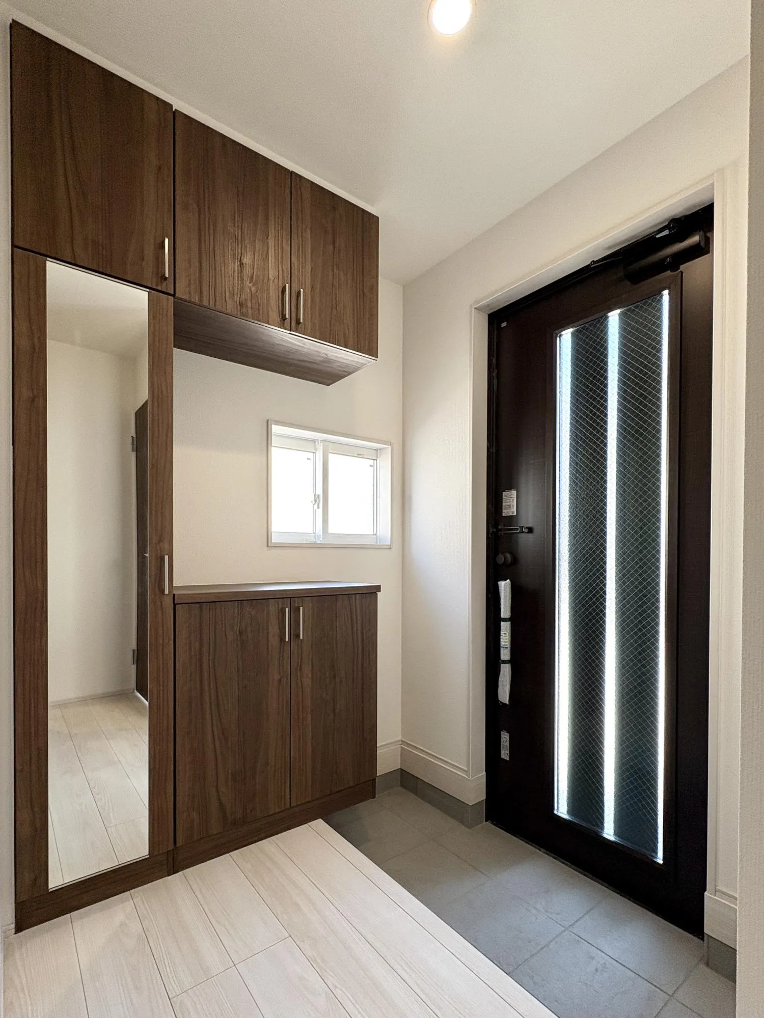 【5号棟/玄関】